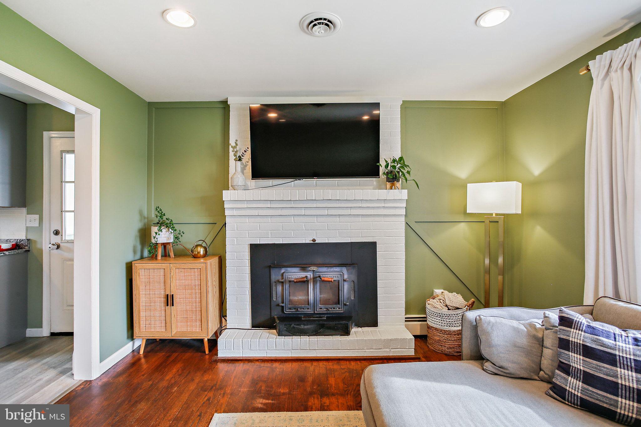 WHITE HALL - Residential