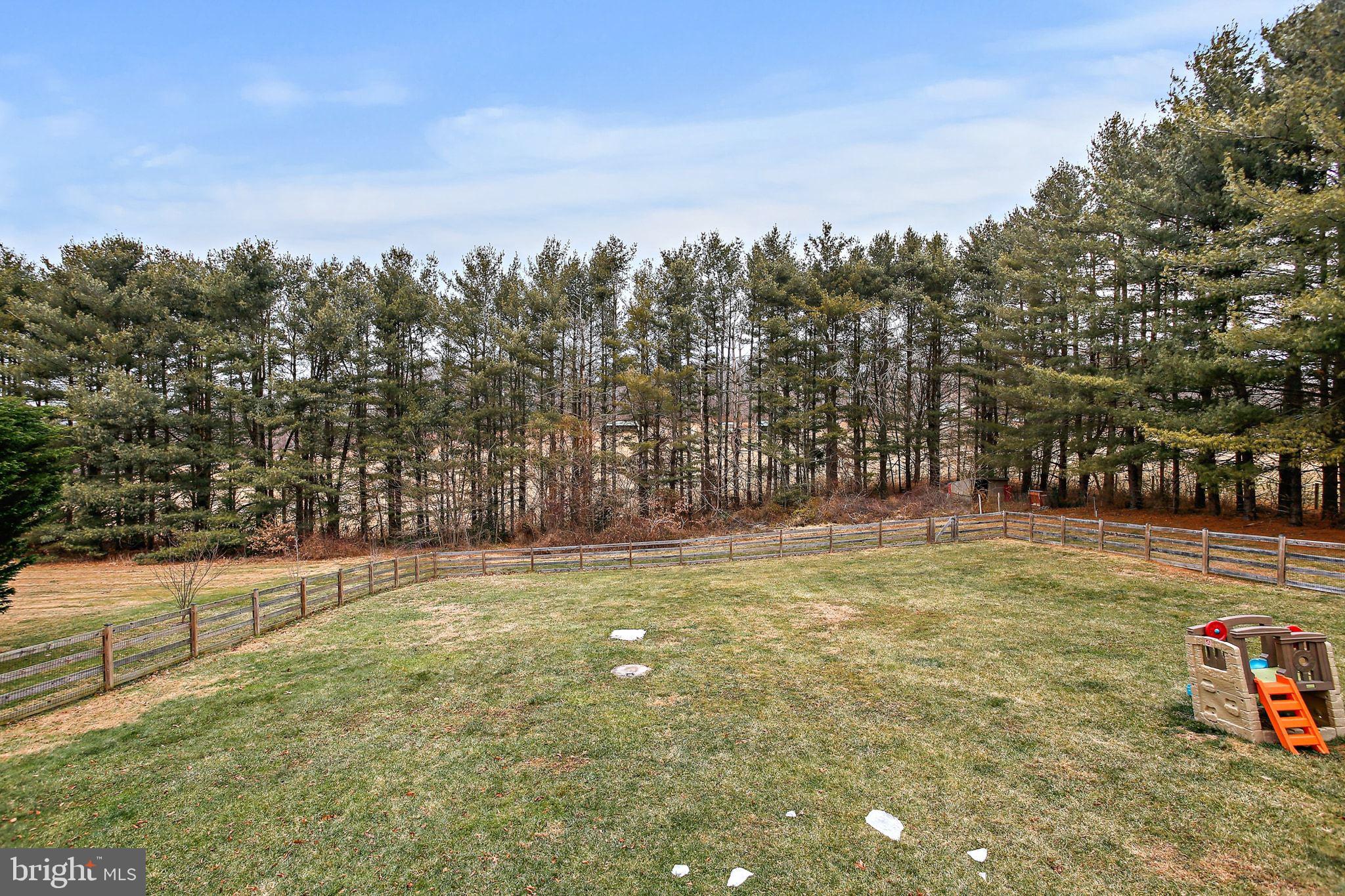 WHITE HALL - Residential