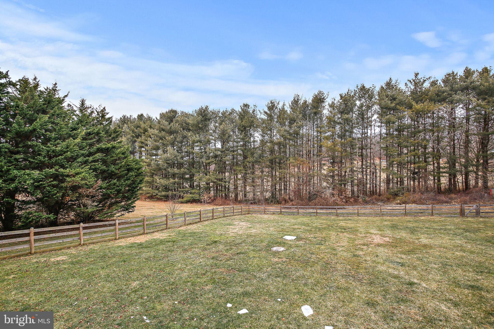 WHITE HALL - Residential