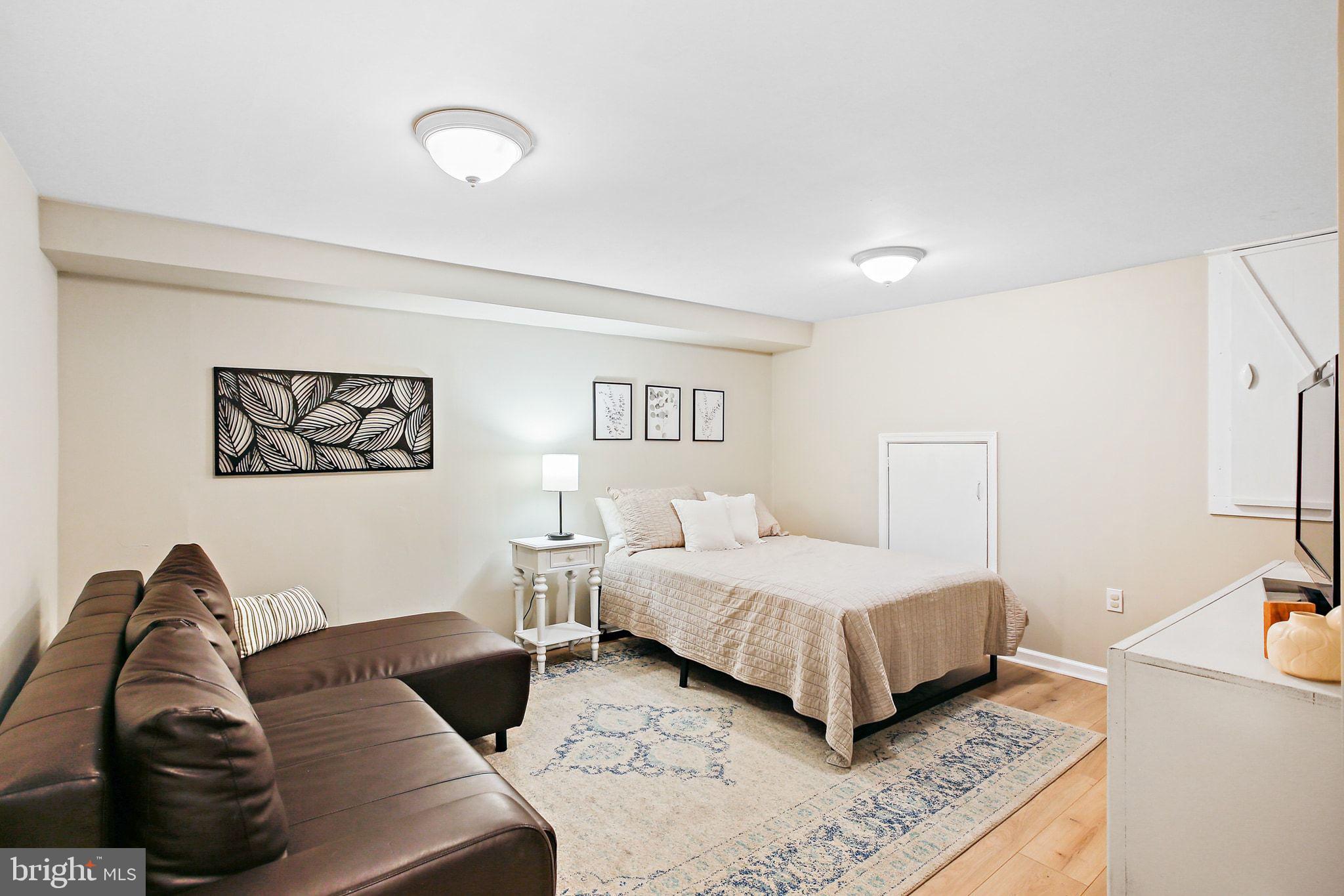 WHITE HALL - Residential