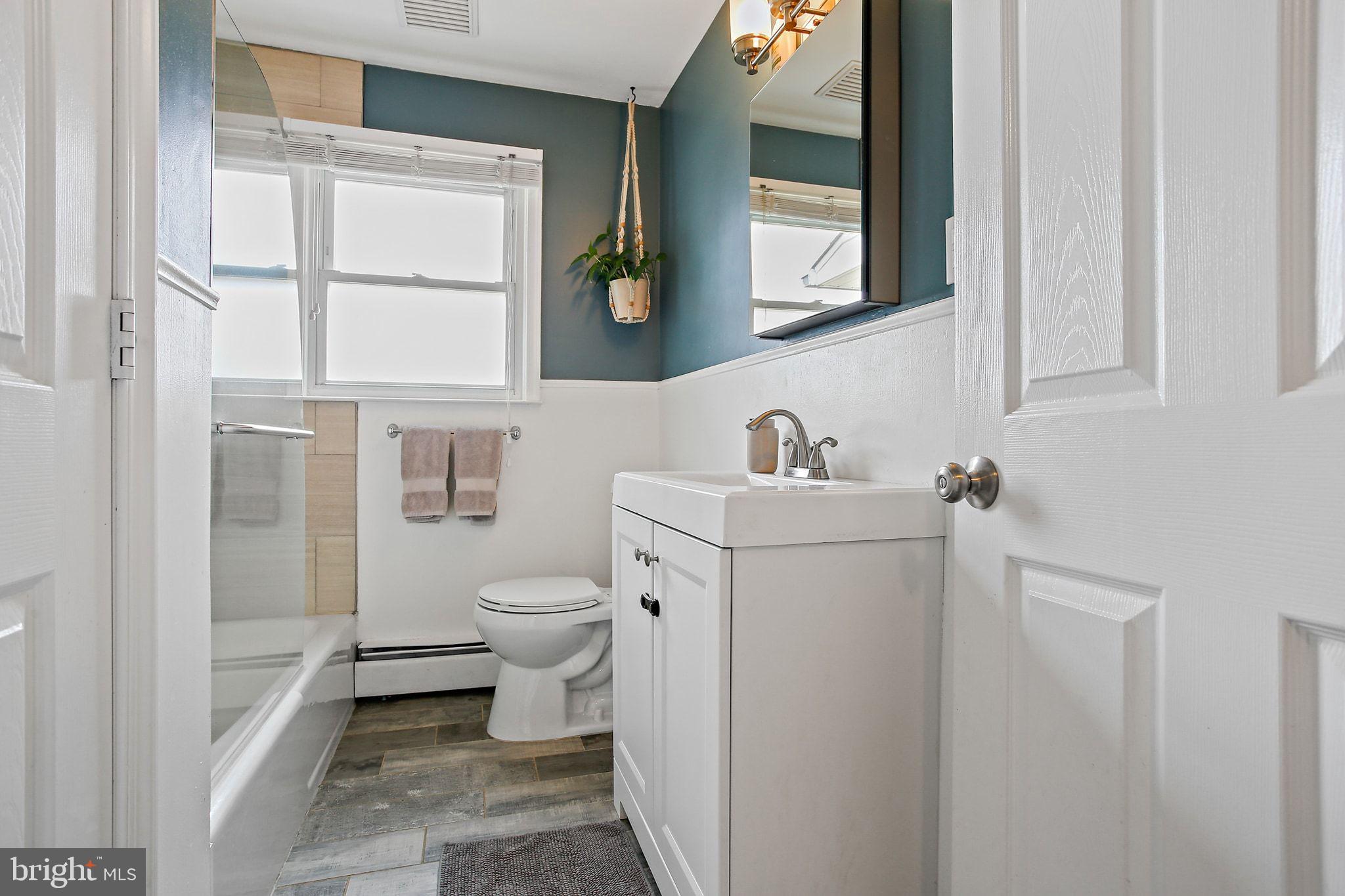 WHITE HALL - Residential