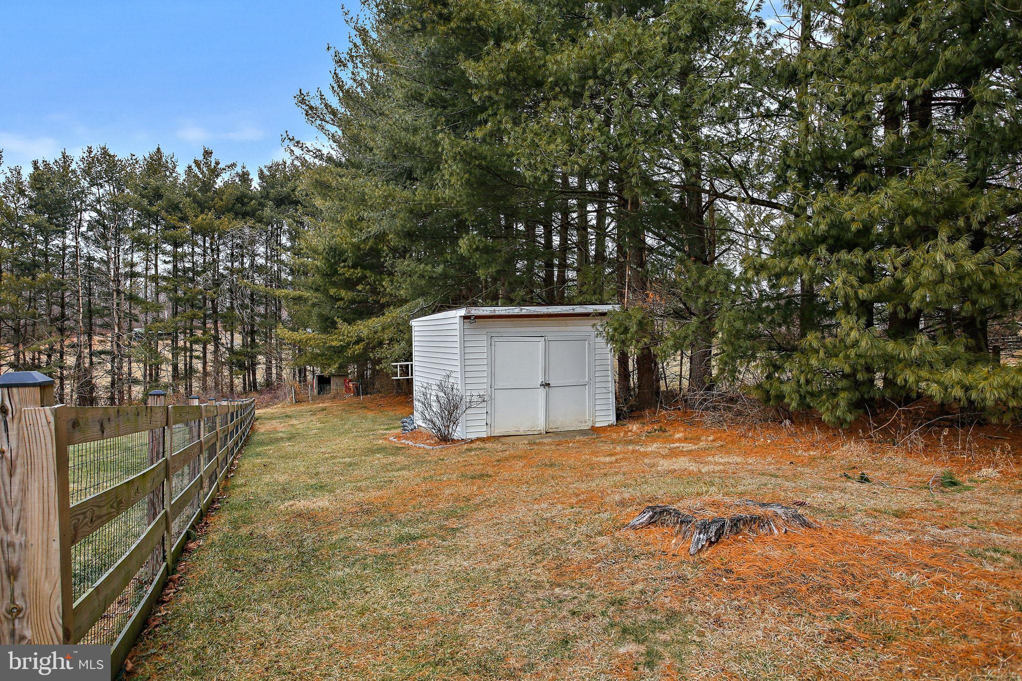 WHITE HALL - Residential