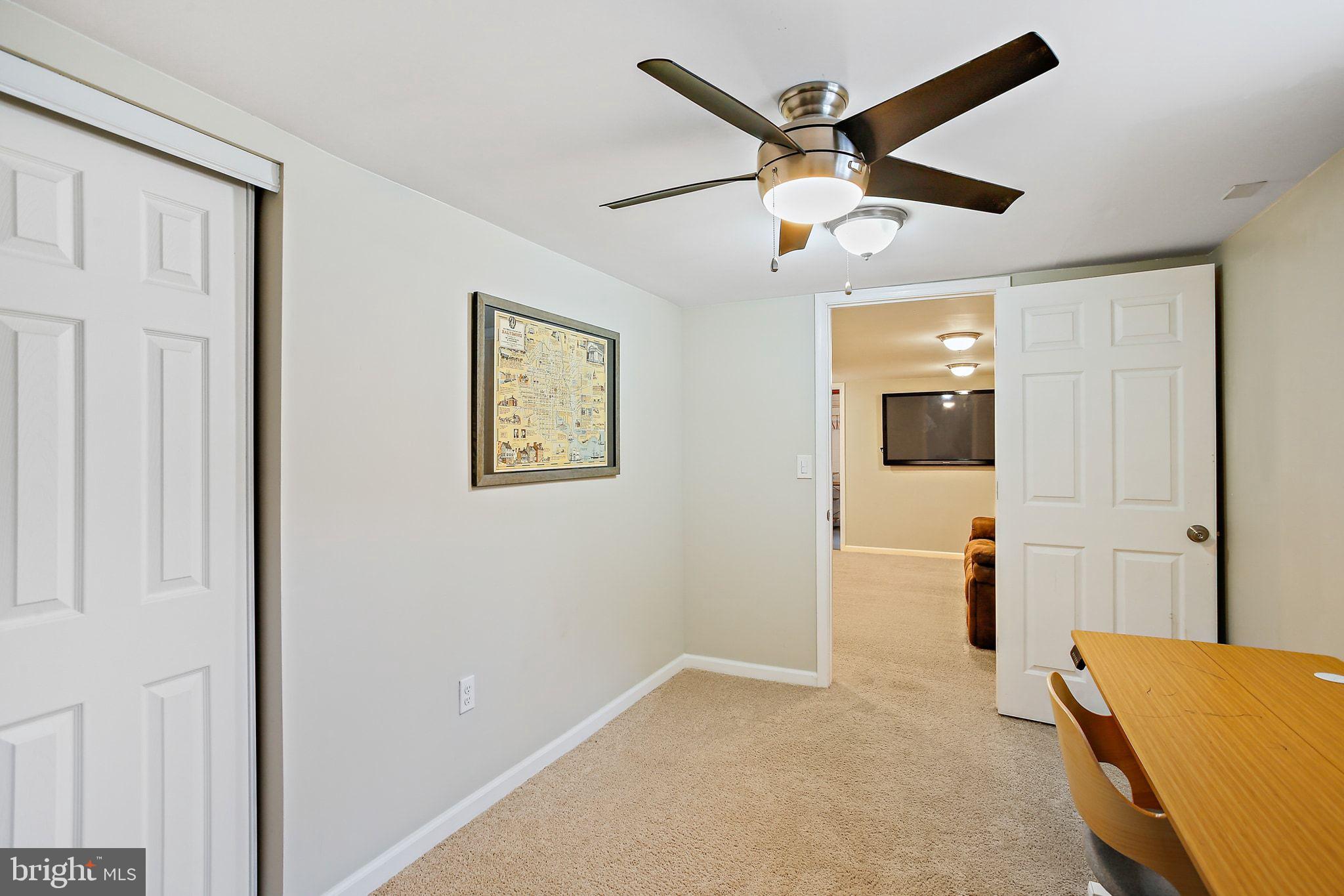 WHITE HALL - Residential