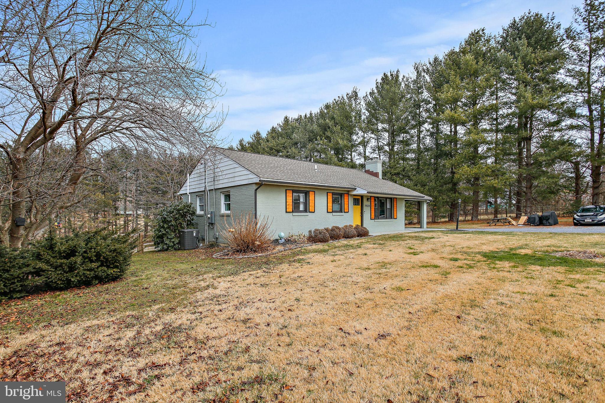 WHITE HALL - Residential