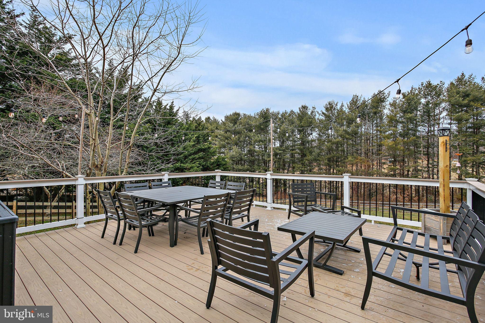 WHITE HALL - Residential