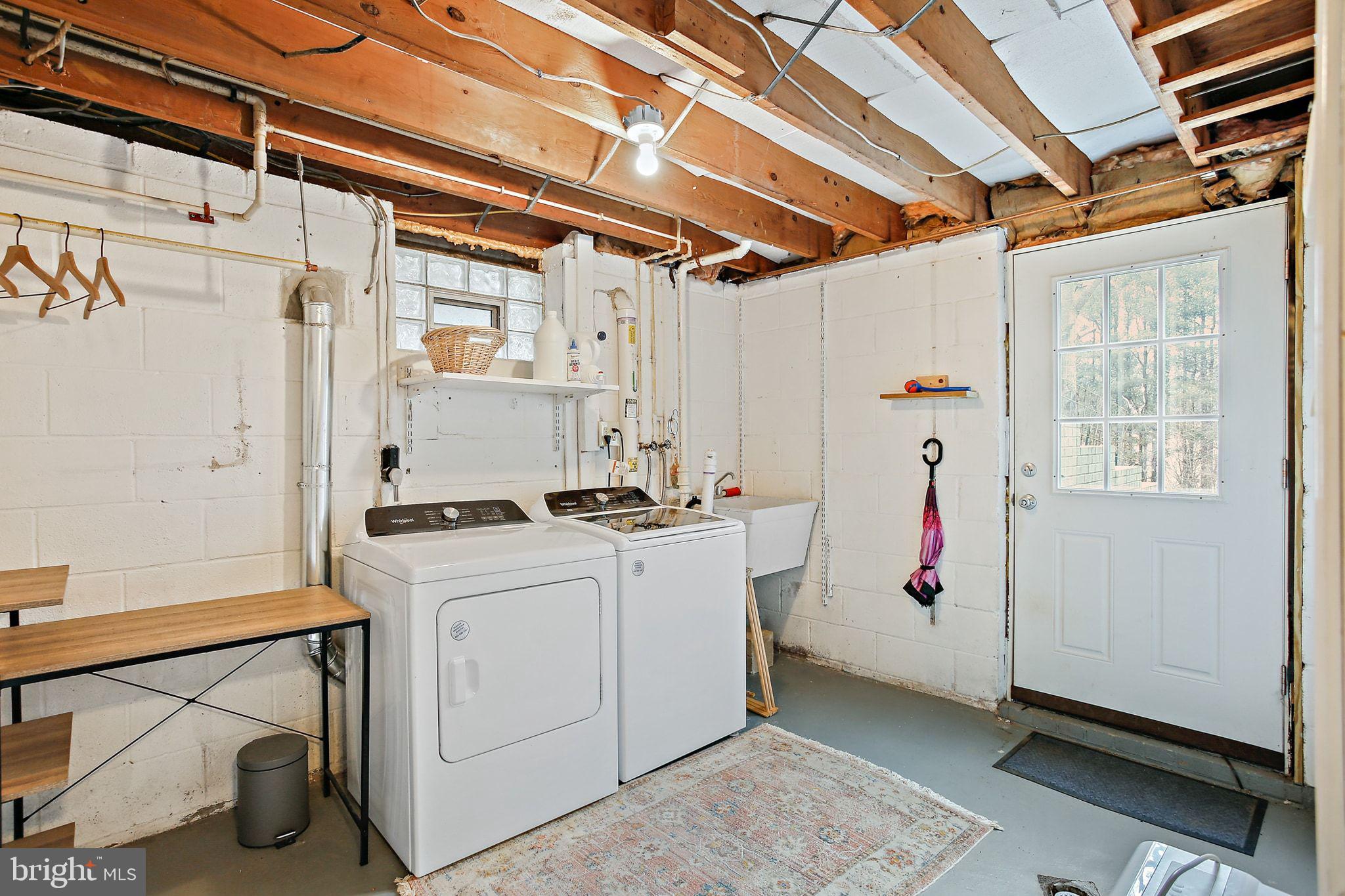 WHITE HALL - Residential