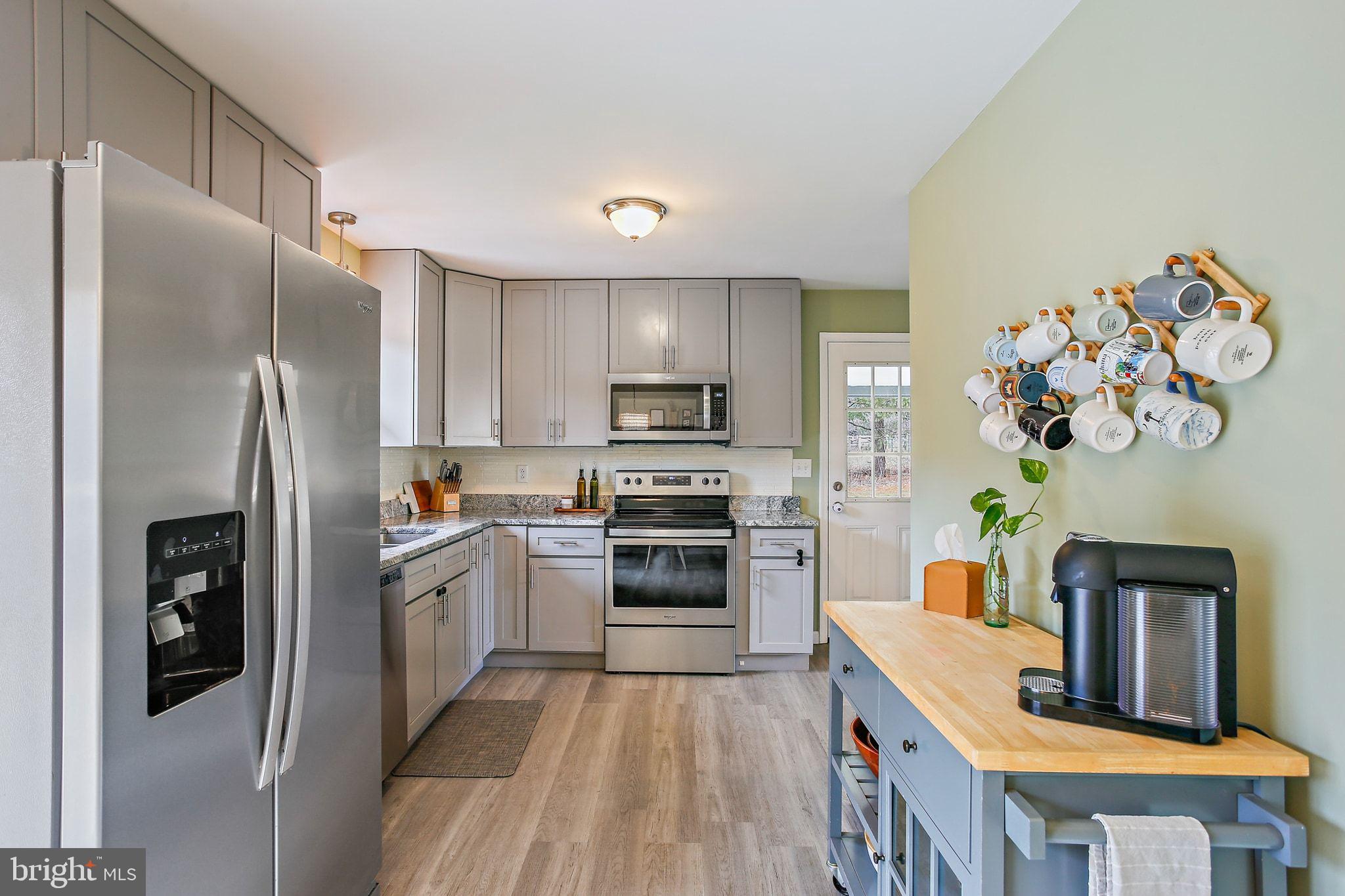 WHITE HALL - Residential