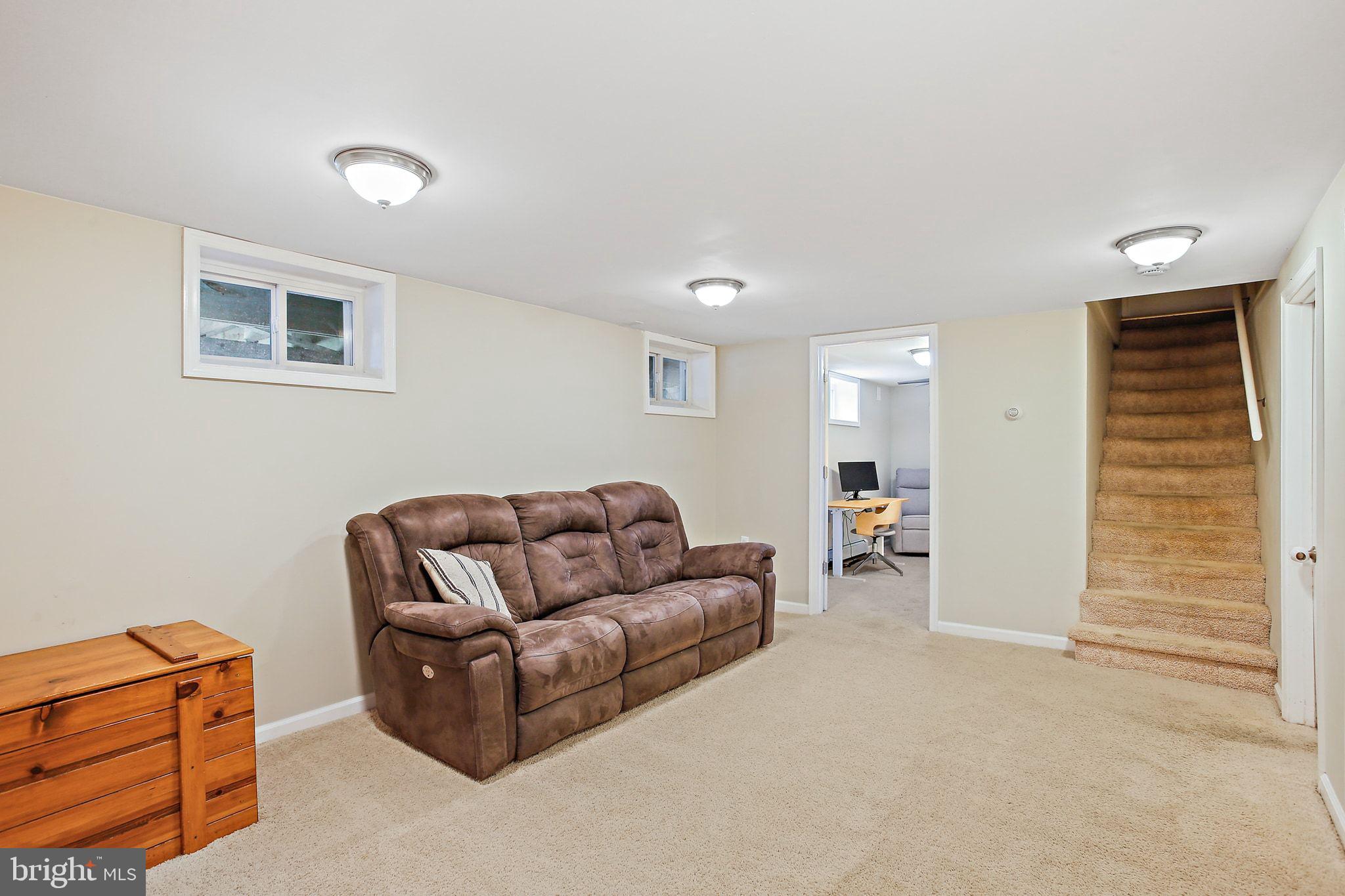 WHITE HALL - Residential