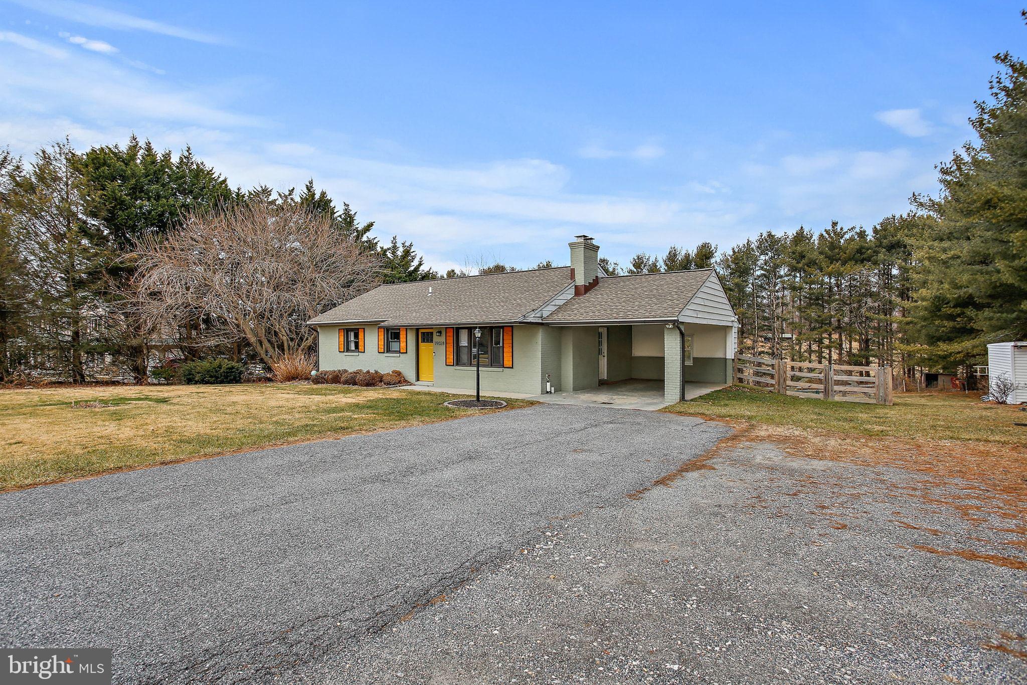 WHITE HALL - Residential