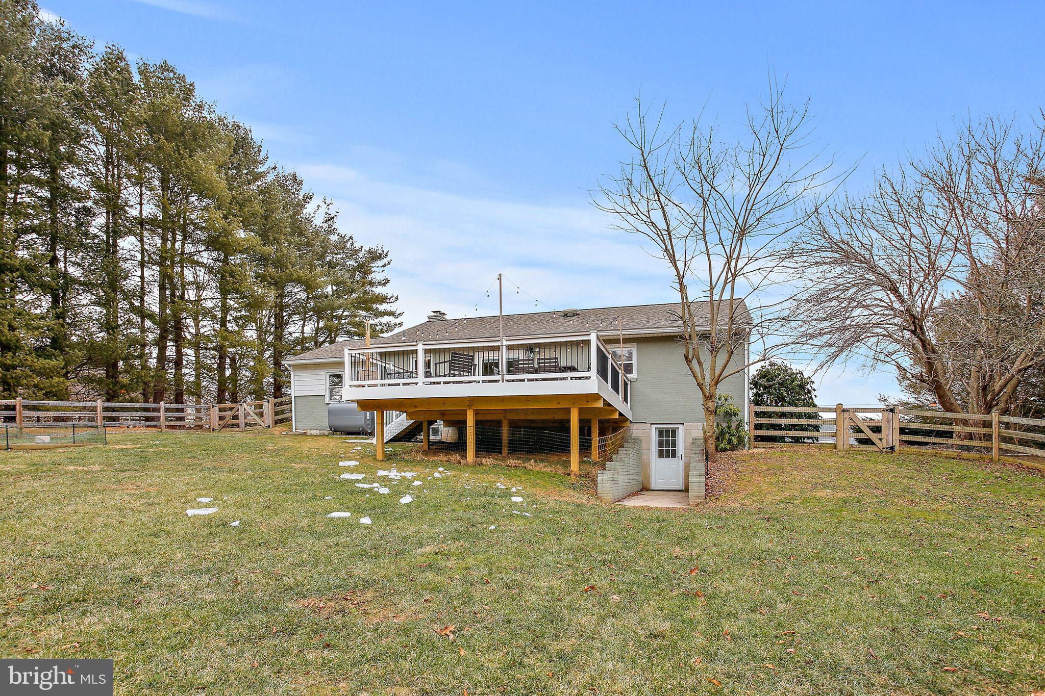 WHITE HALL - Residential