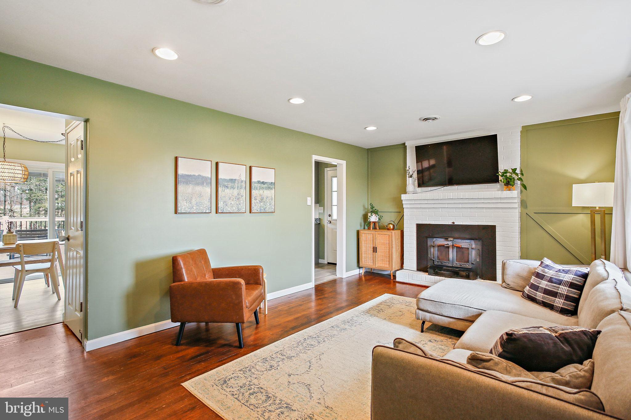 WHITE HALL - Residential