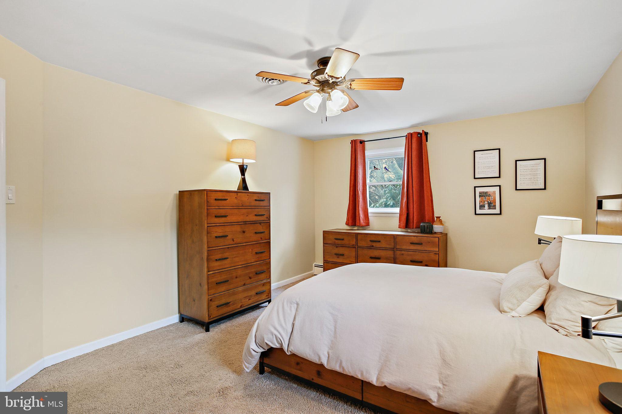 WHITE HALL - Residential