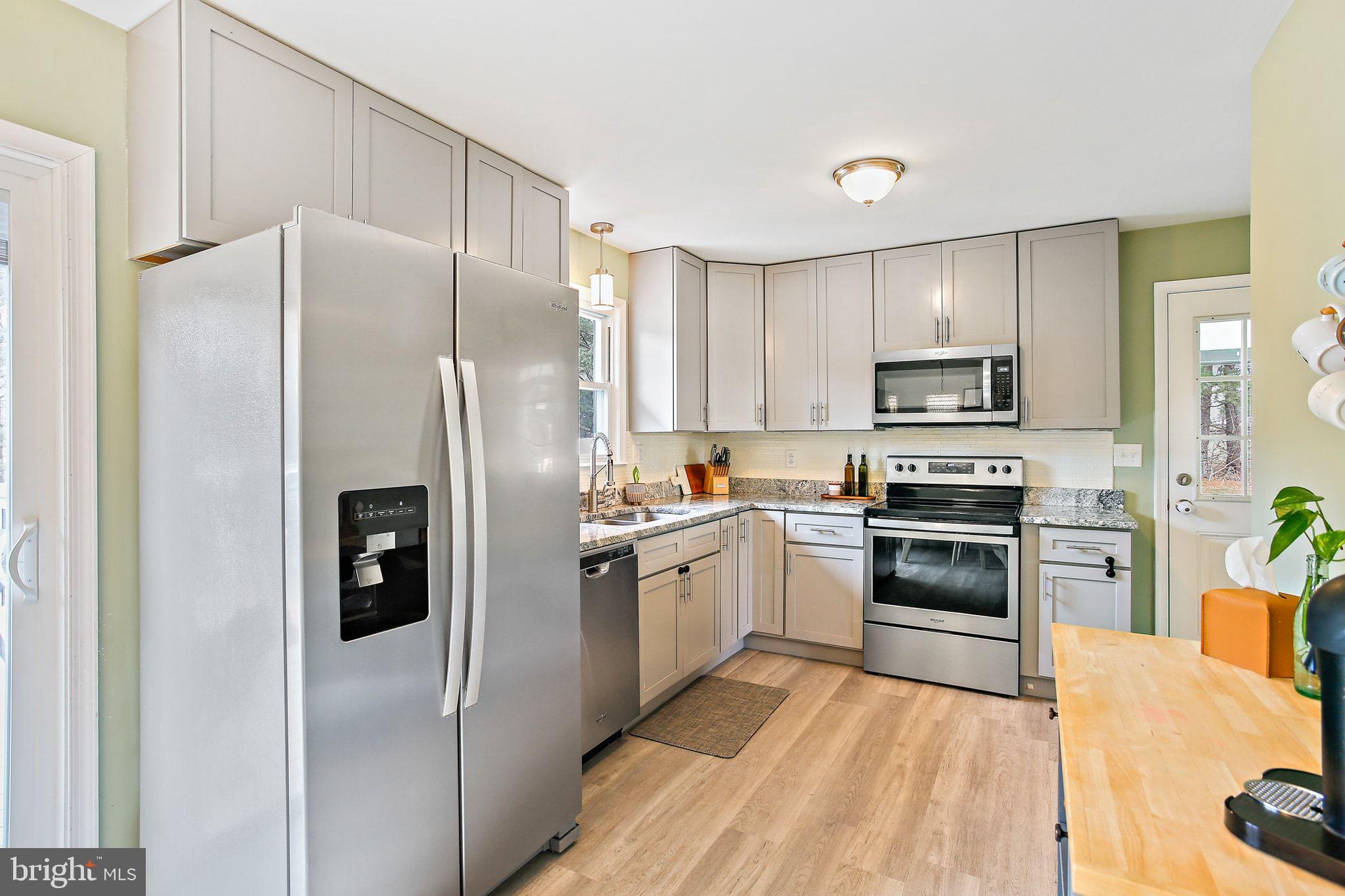 WHITE HALL - Residential