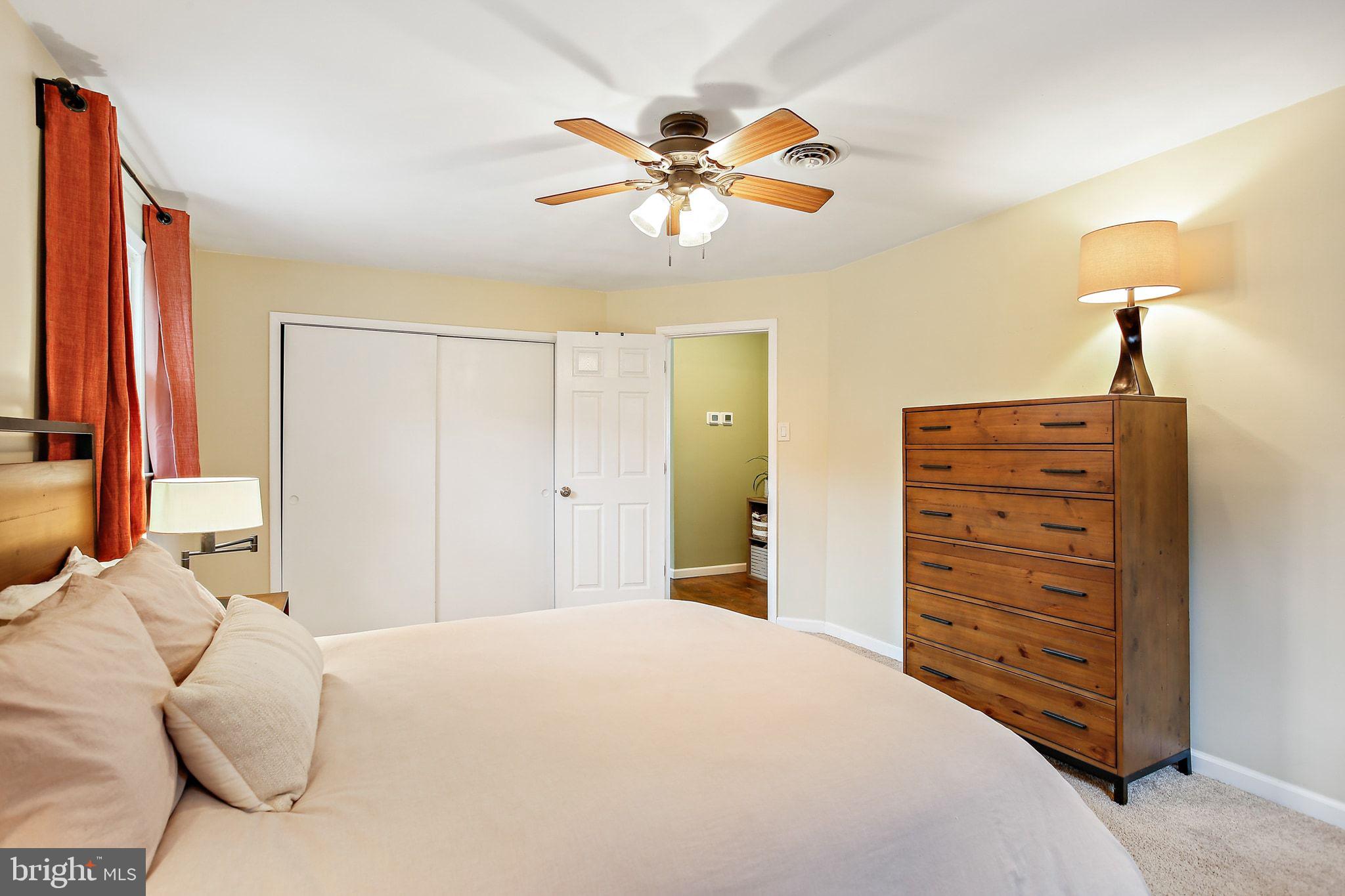 WHITE HALL - Residential