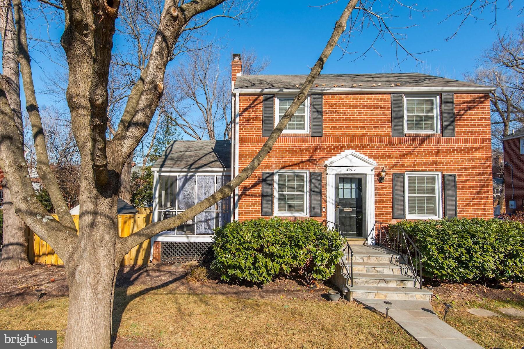 COUNTRY CLUB MANOR - Residential