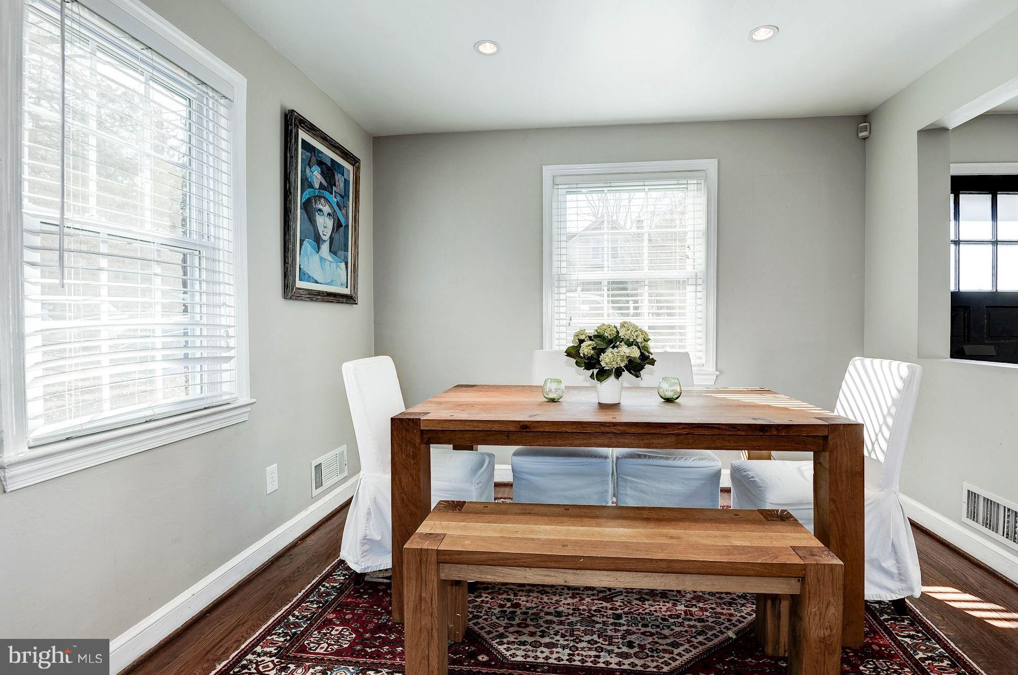 COUNTRY CLUB MANOR - Residential