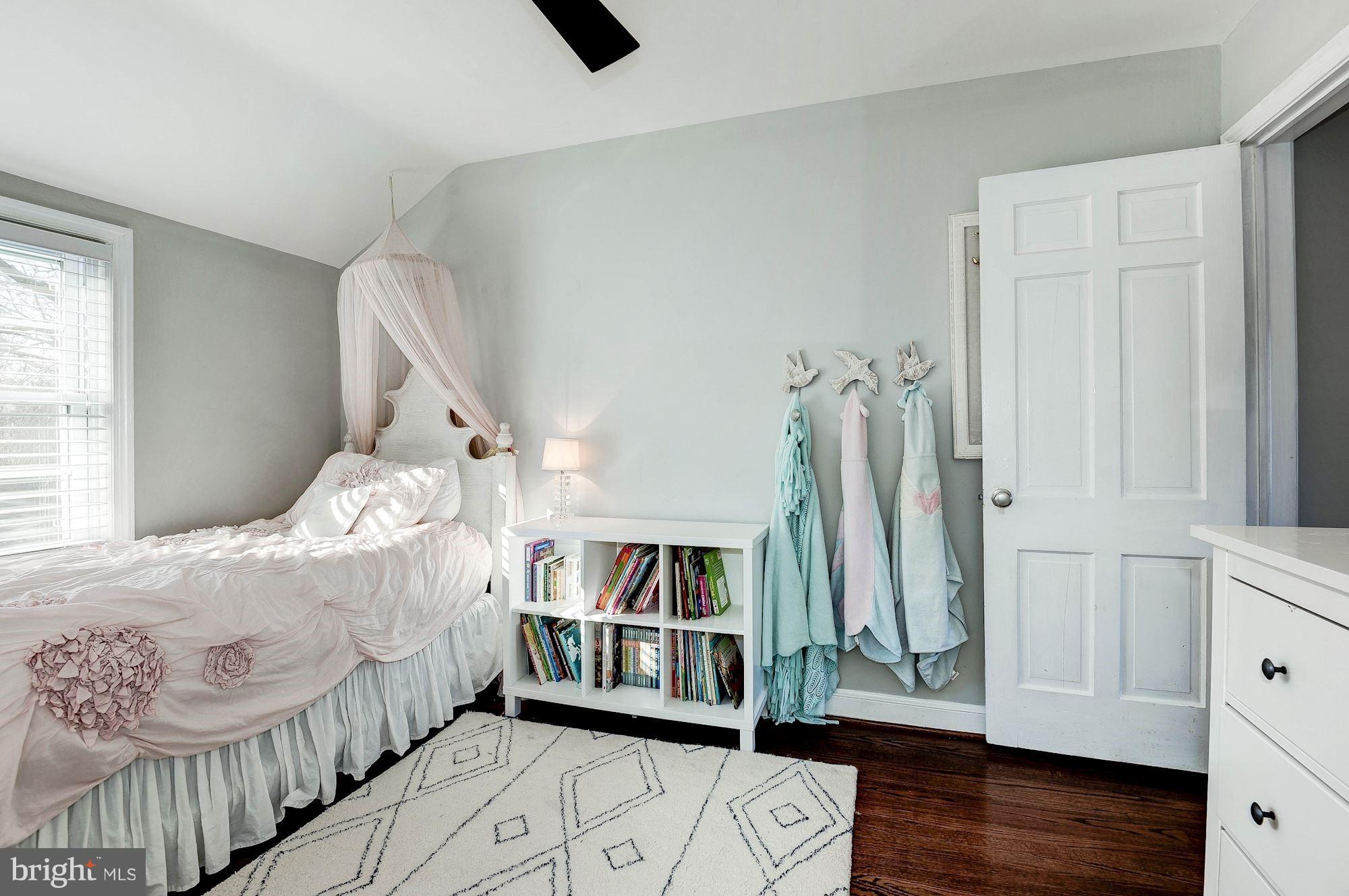 COUNTRY CLUB MANOR - Residential