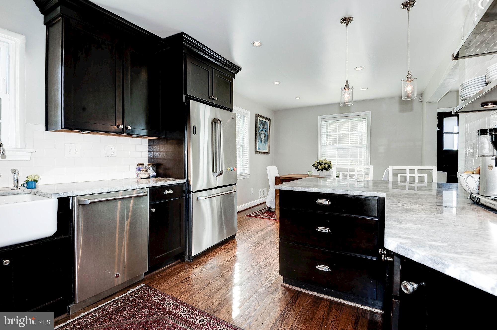 COUNTRY CLUB MANOR - Residential