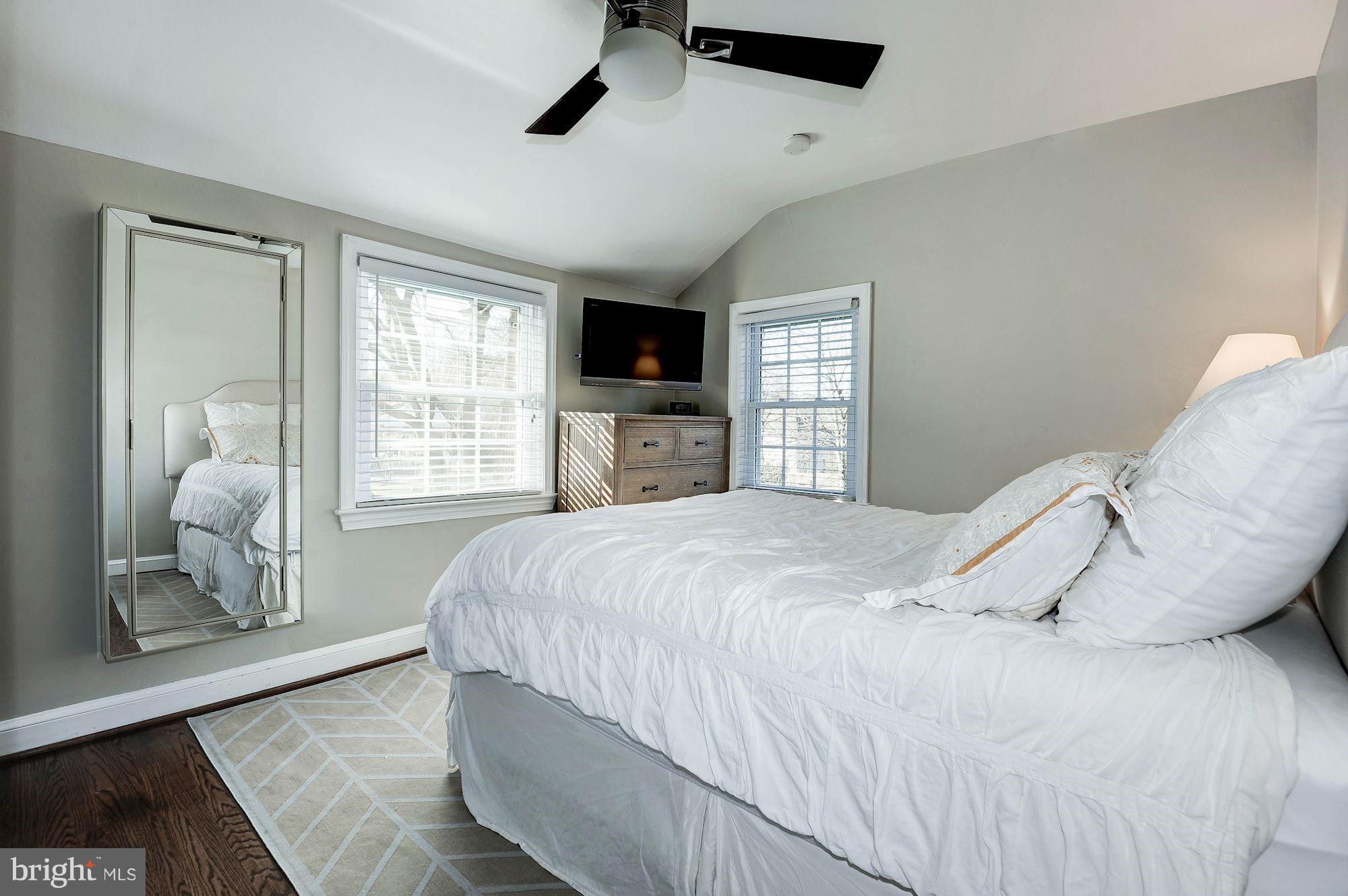 COUNTRY CLUB MANOR - Residential