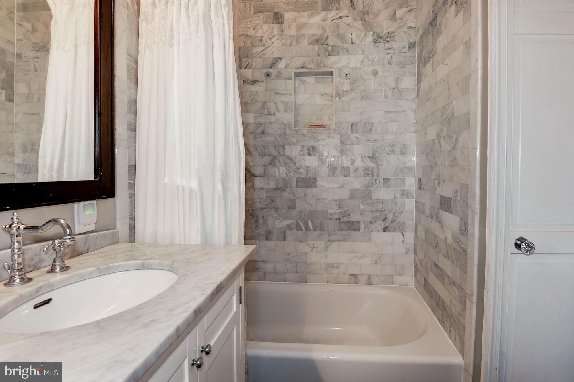 COUNTRY CLUB MANOR - Residential