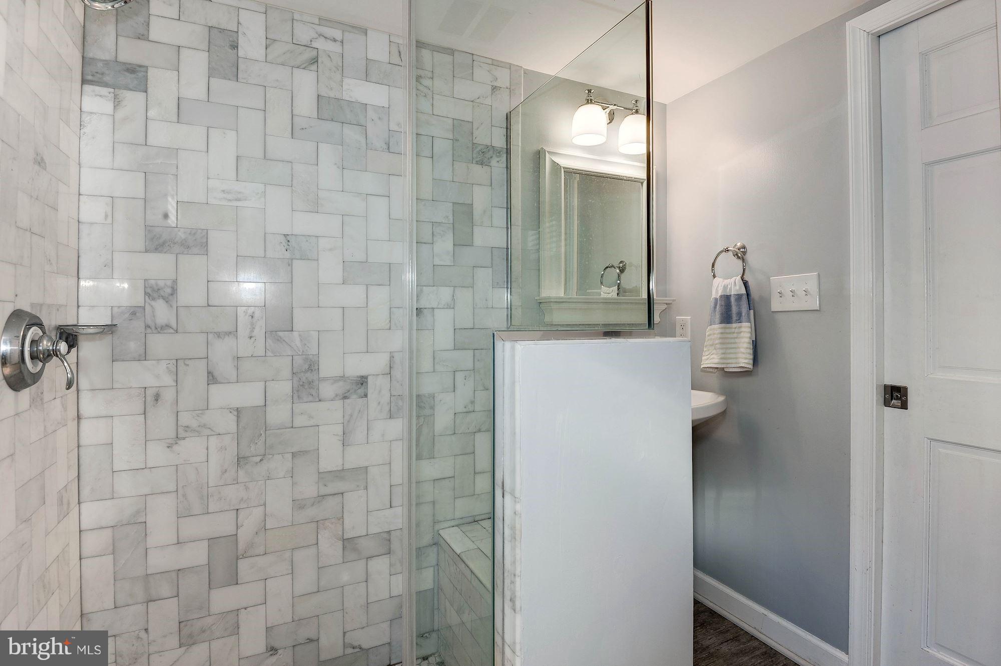 COUNTRY CLUB MANOR - Residential