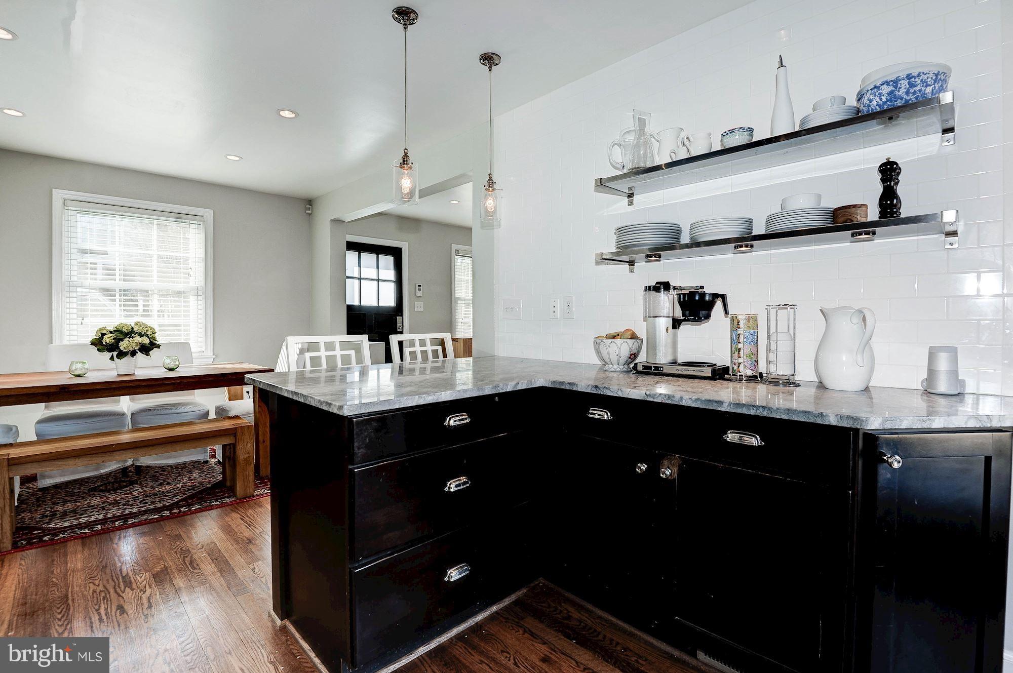 COUNTRY CLUB MANOR - Residential