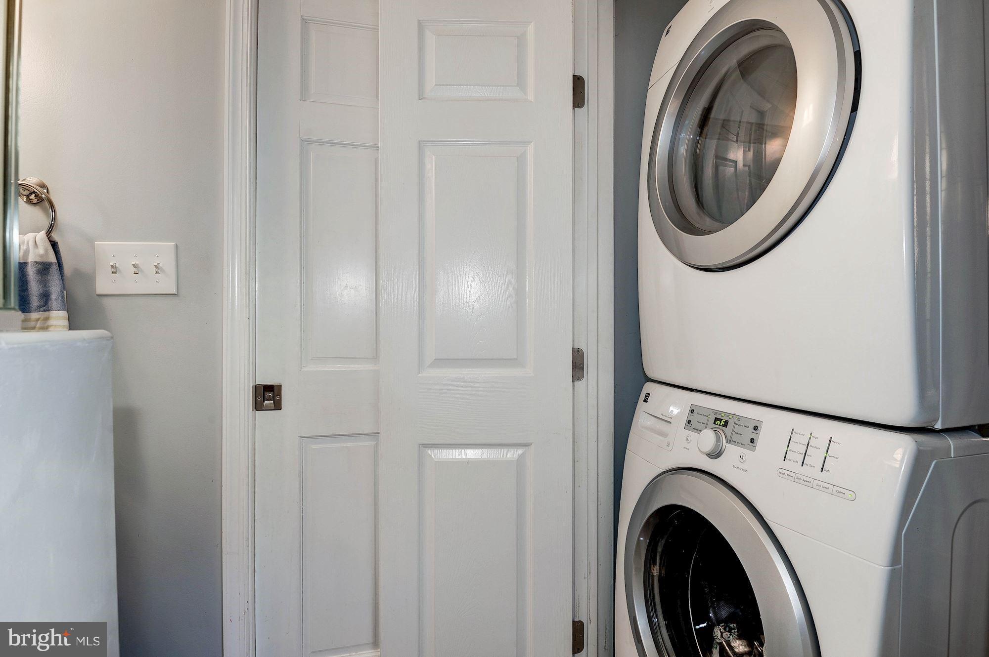 COUNTRY CLUB MANOR - Residential