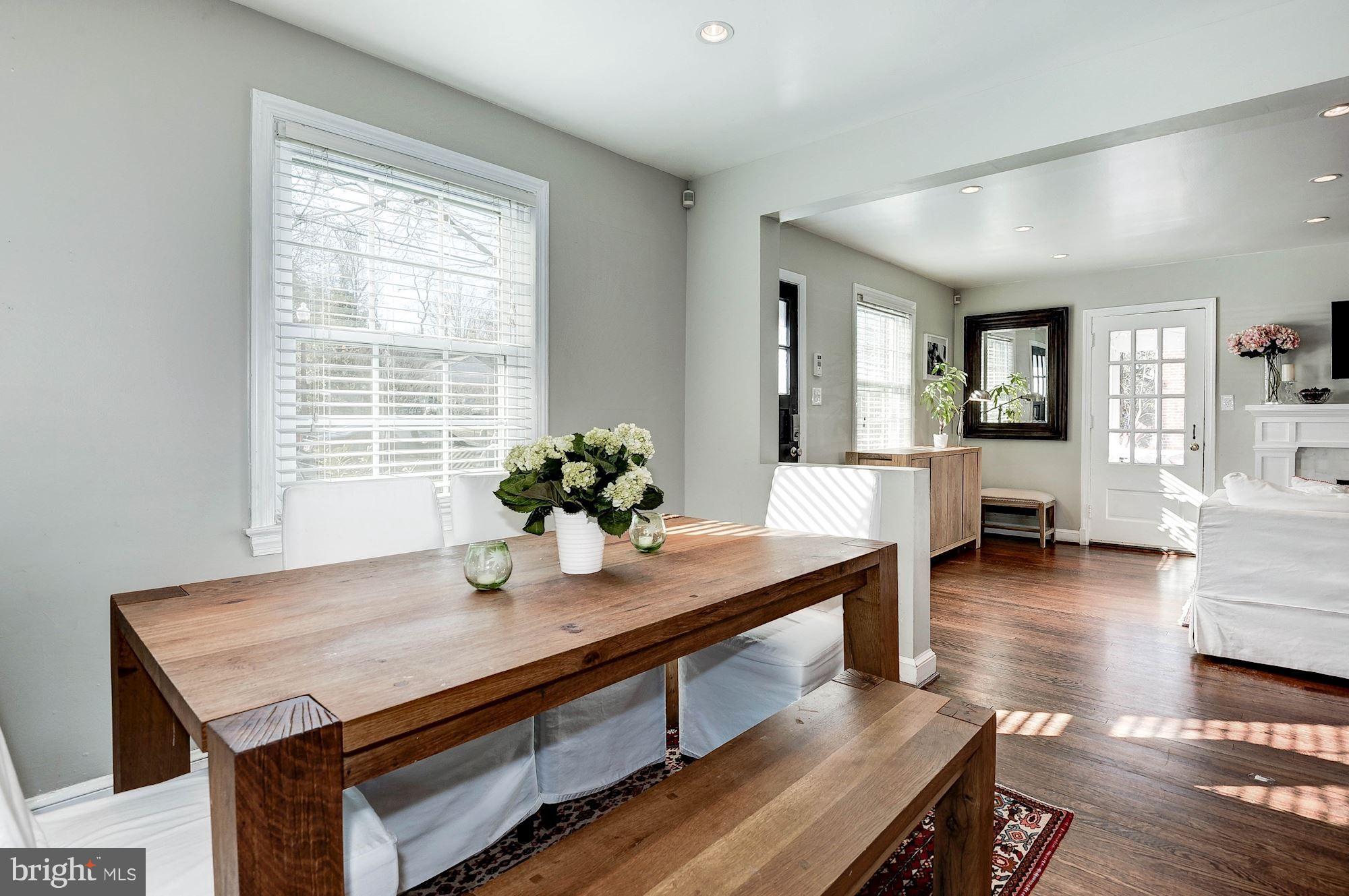 COUNTRY CLUB MANOR - Residential