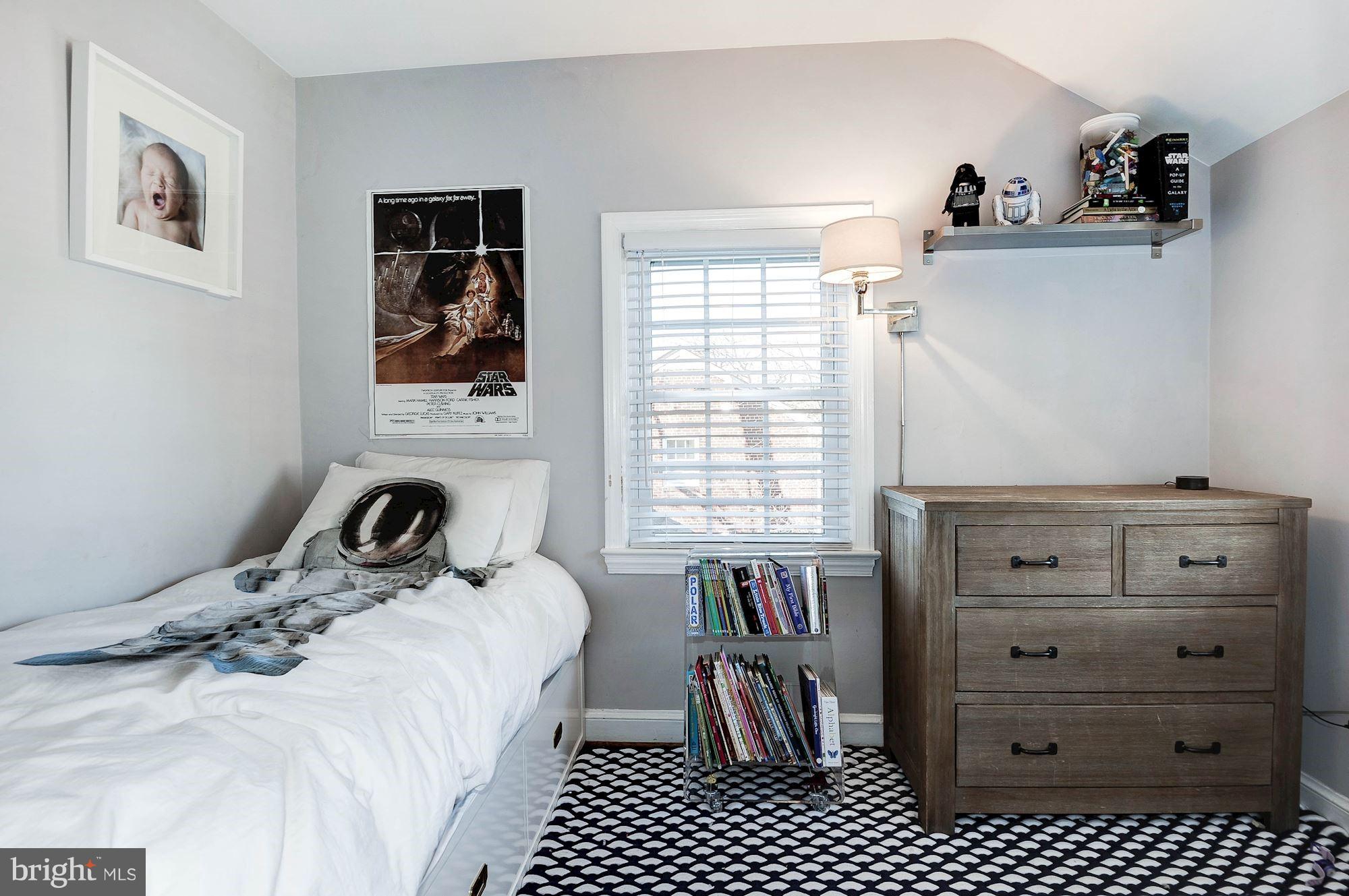 COUNTRY CLUB MANOR - Residential