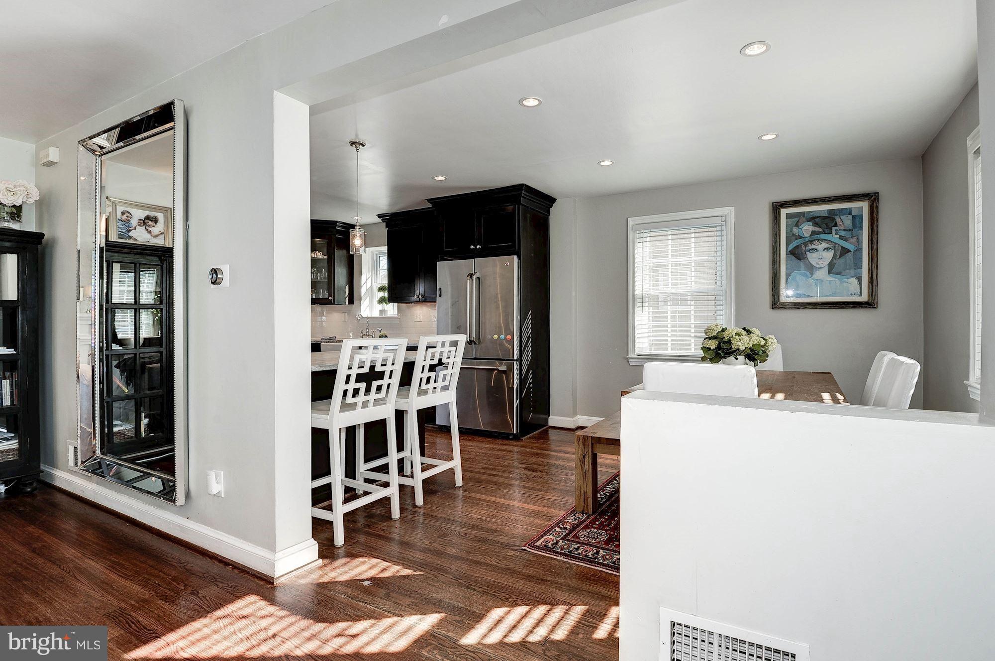 COUNTRY CLUB MANOR - Residential