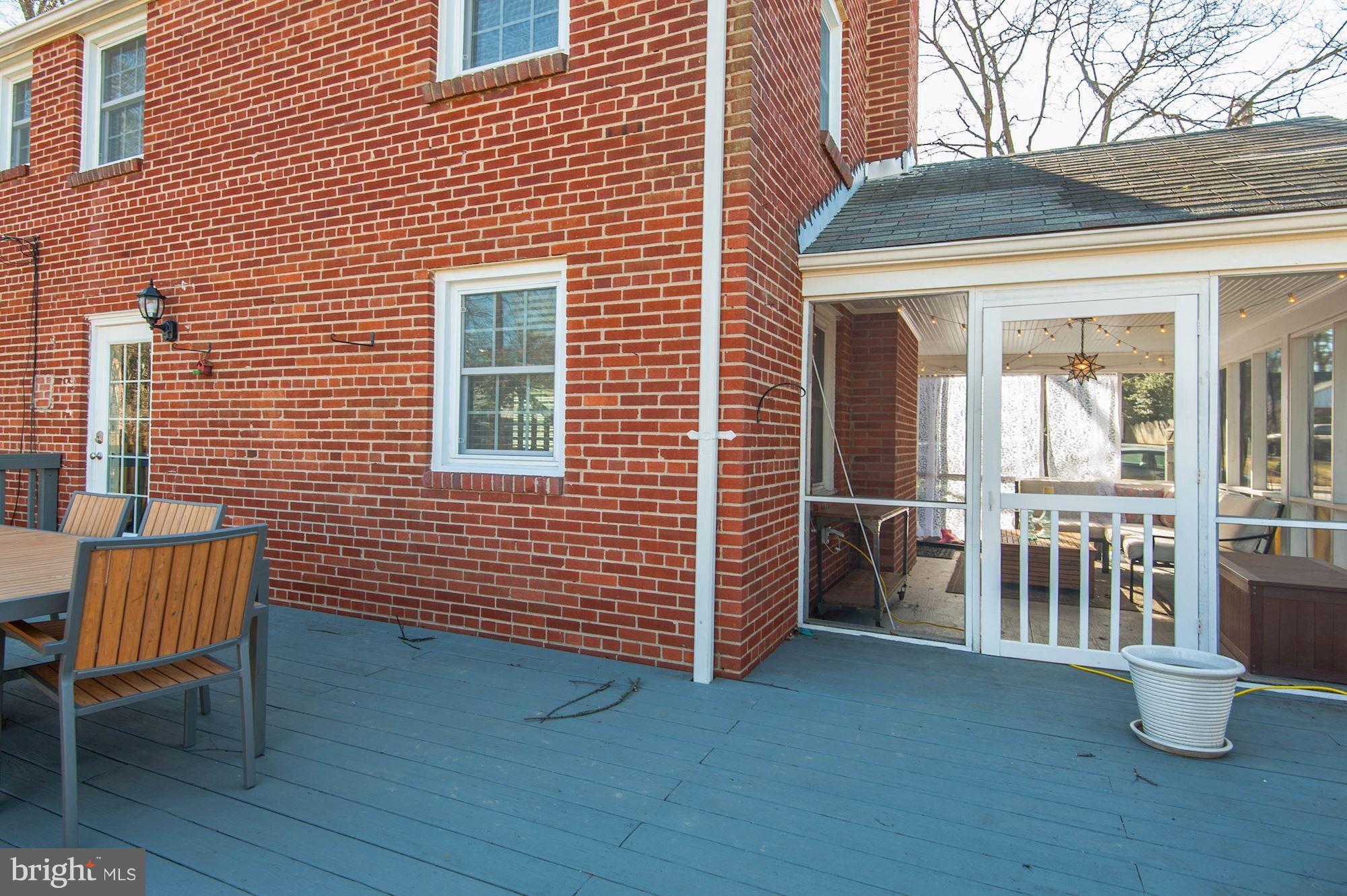 COUNTRY CLUB MANOR - Residential