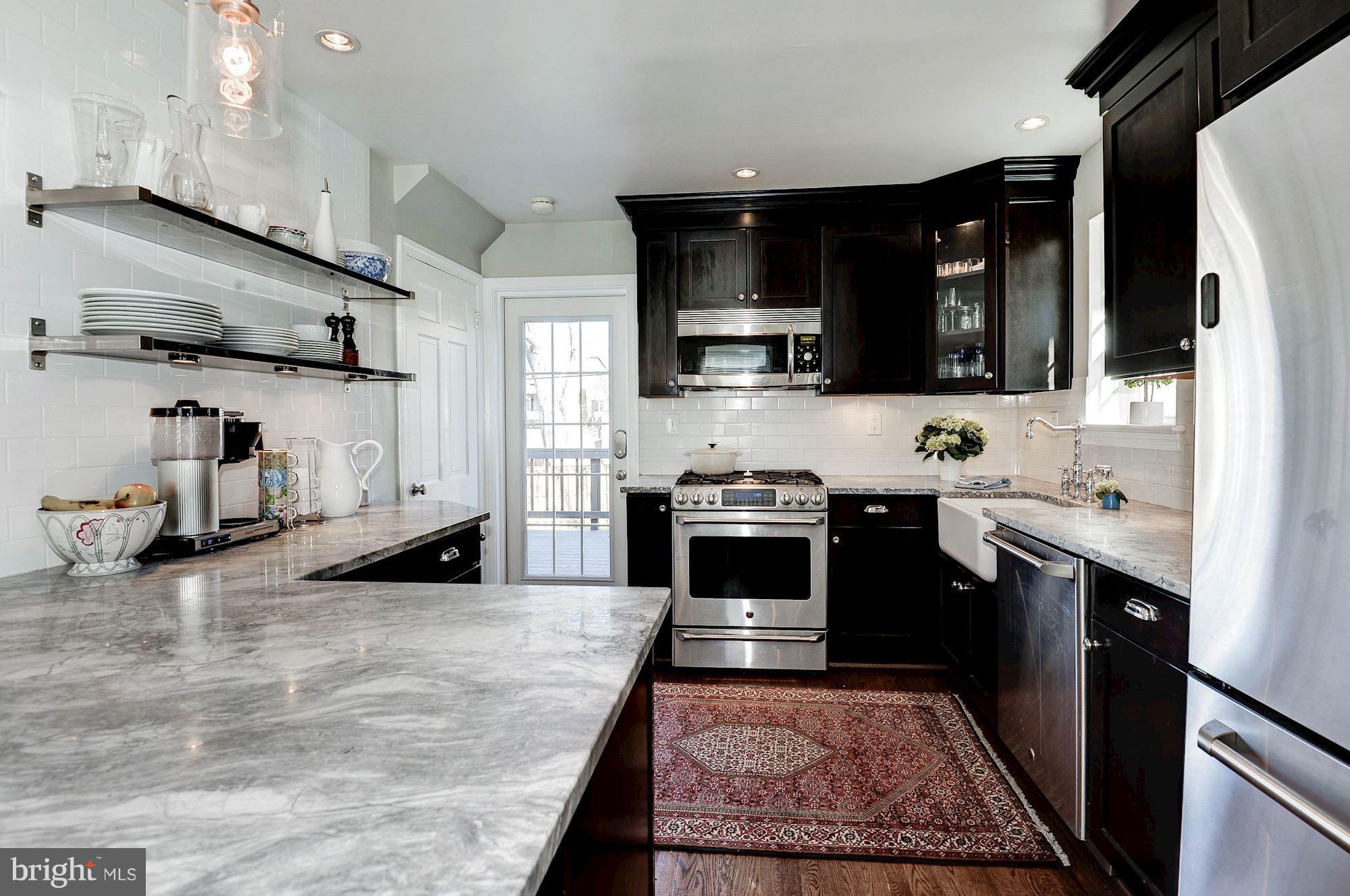 COUNTRY CLUB MANOR - Residential