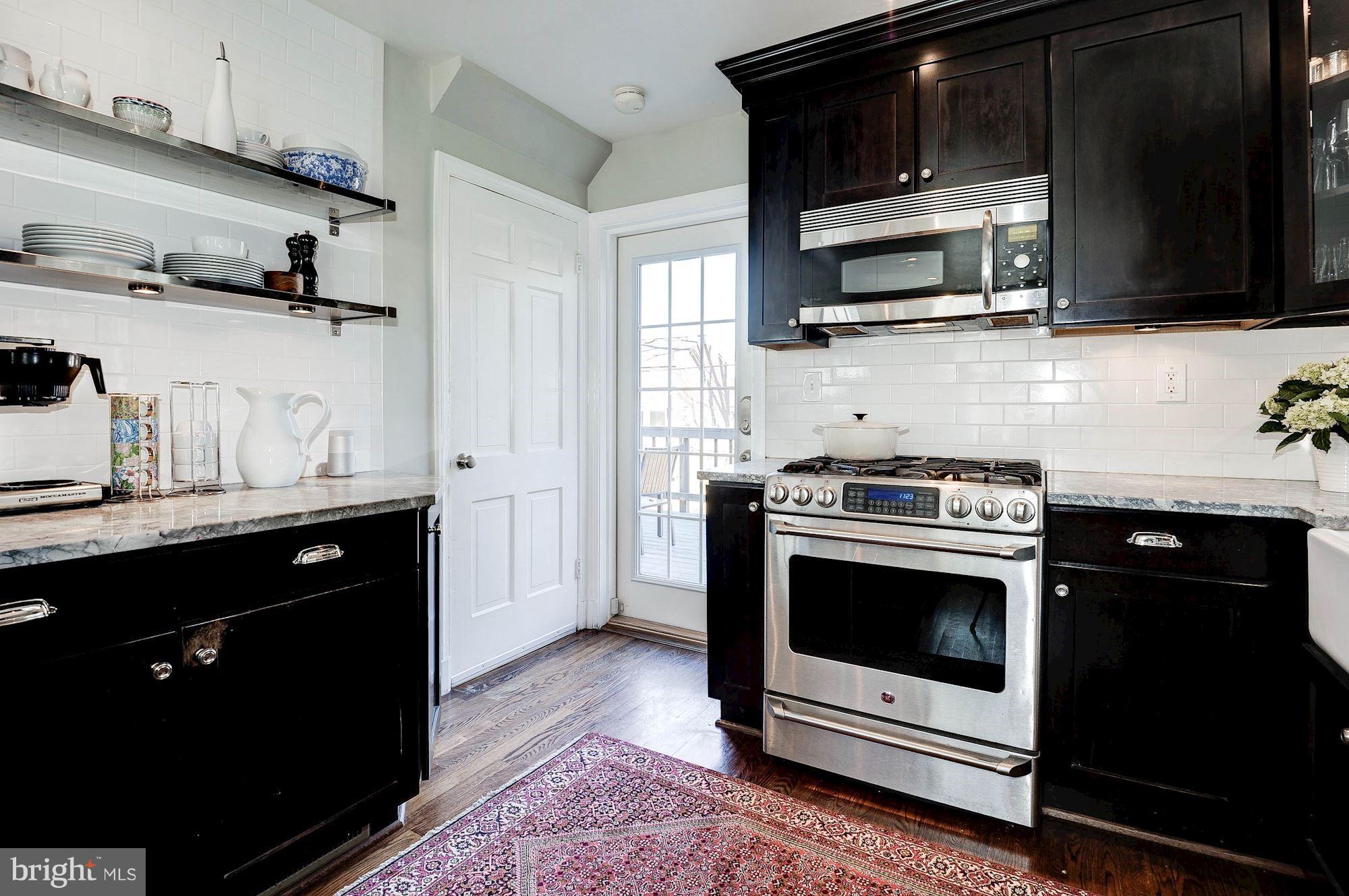 COUNTRY CLUB MANOR - Residential