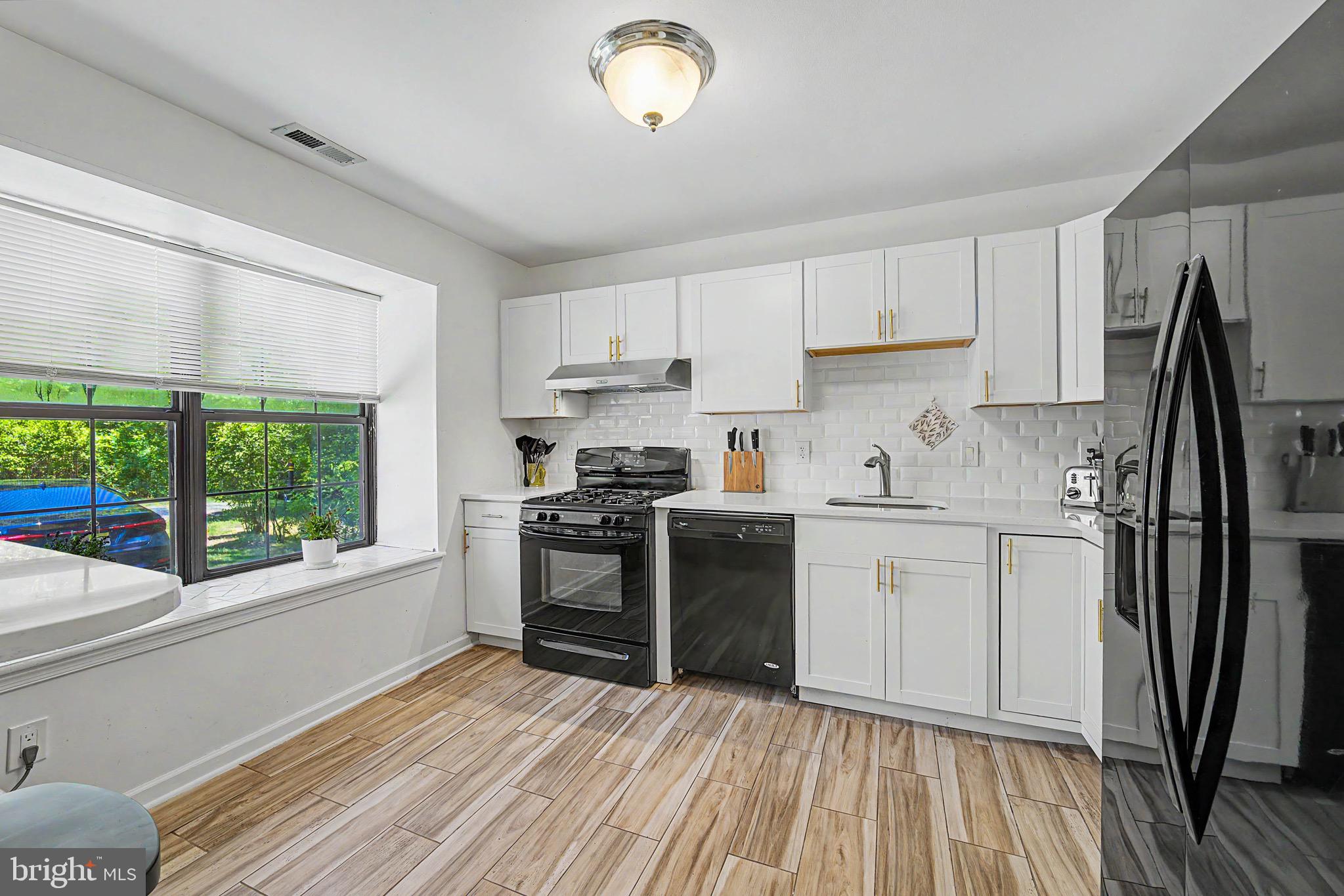 4912 TULIP TREE PLACE