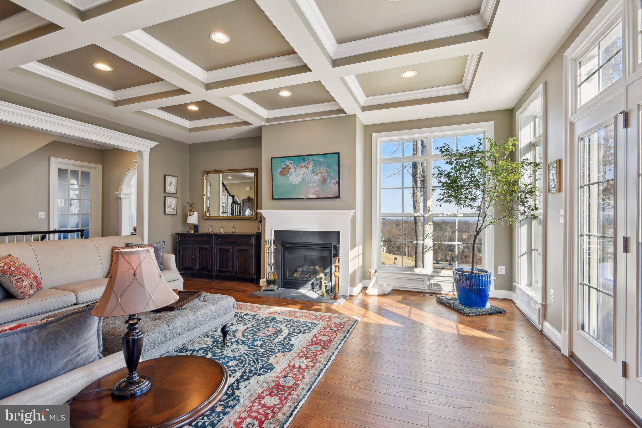 LONGVIEW CREST - Residential