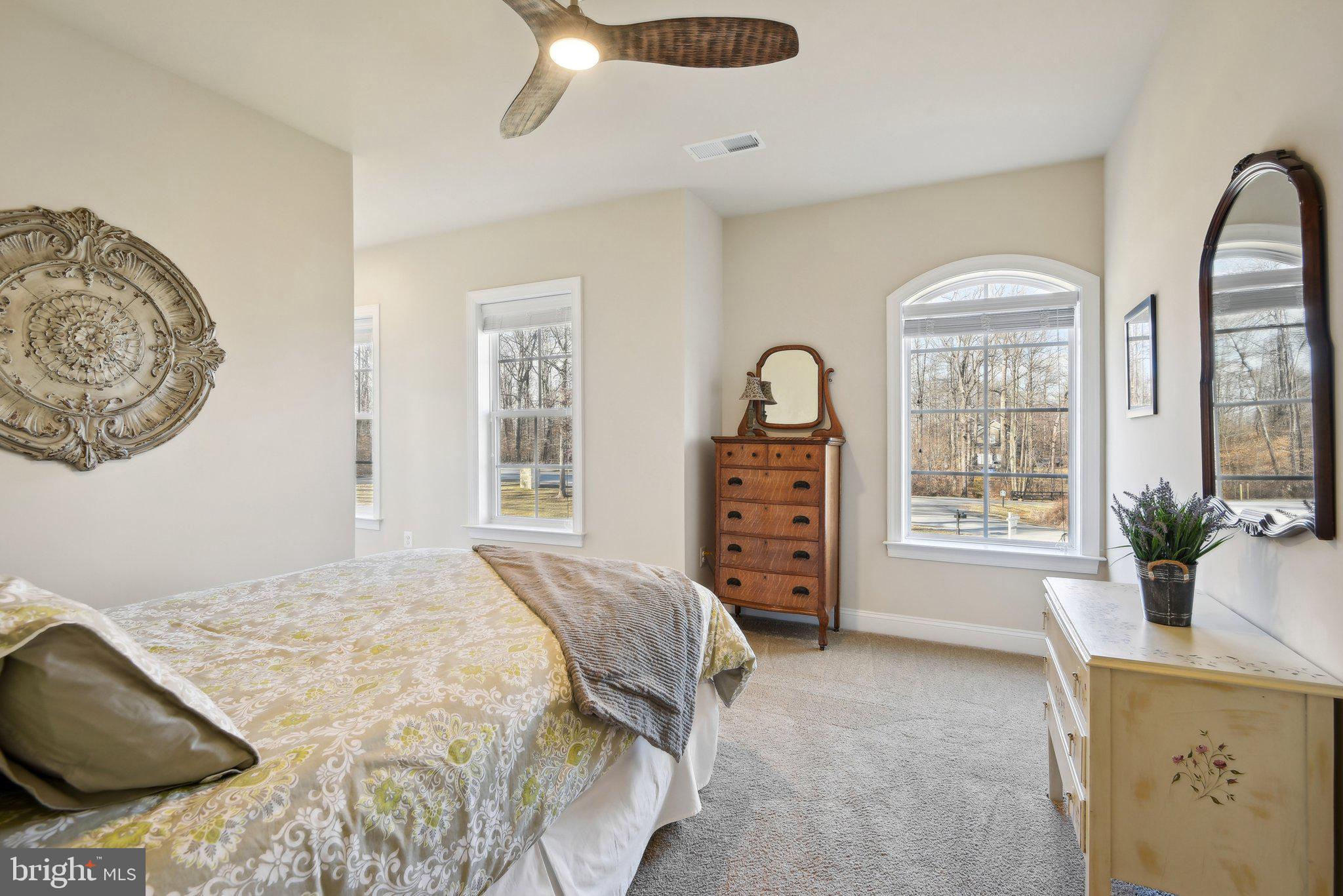 LONGVIEW CREST - Residential