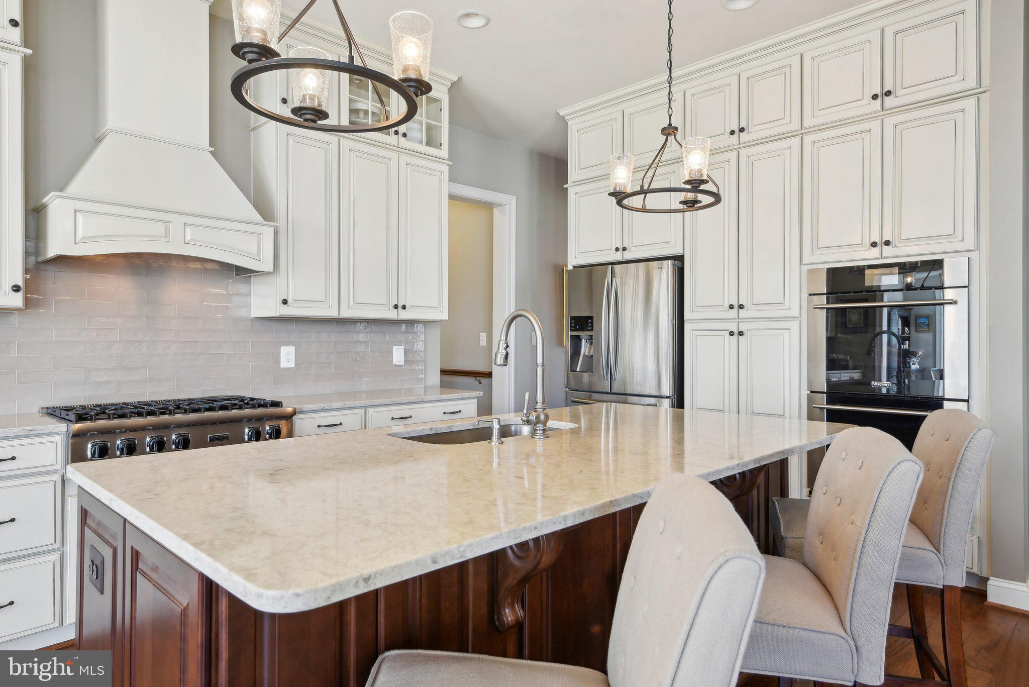 LONGVIEW CREST - Residential