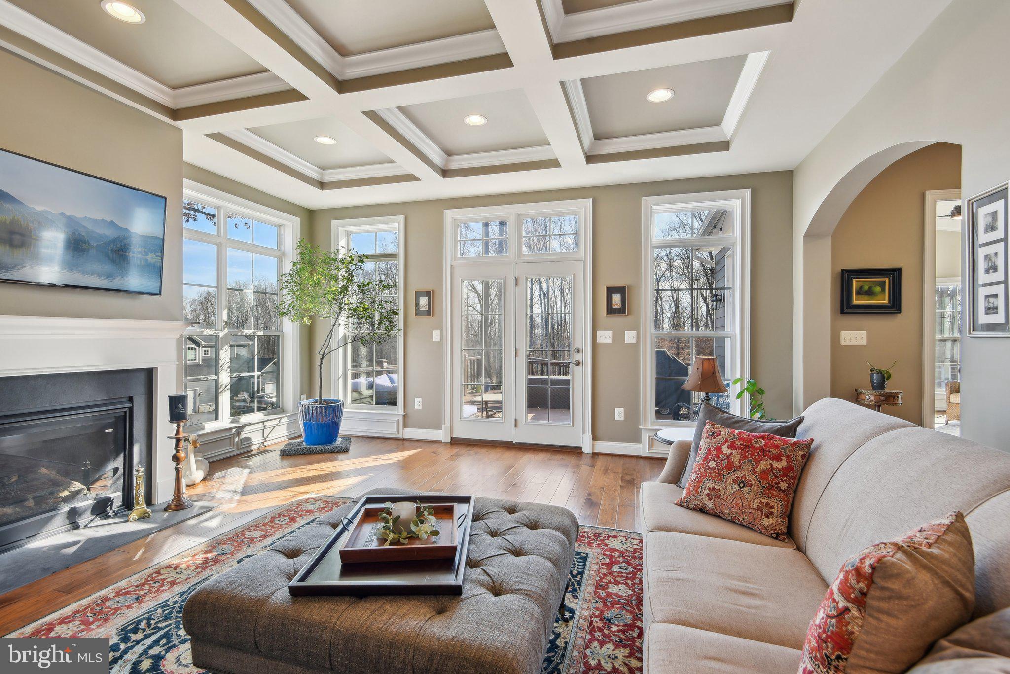 LONGVIEW CREST - Residential