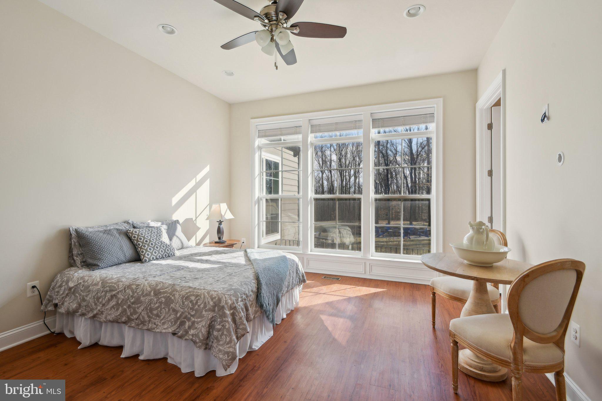 LONGVIEW CREST - Residential