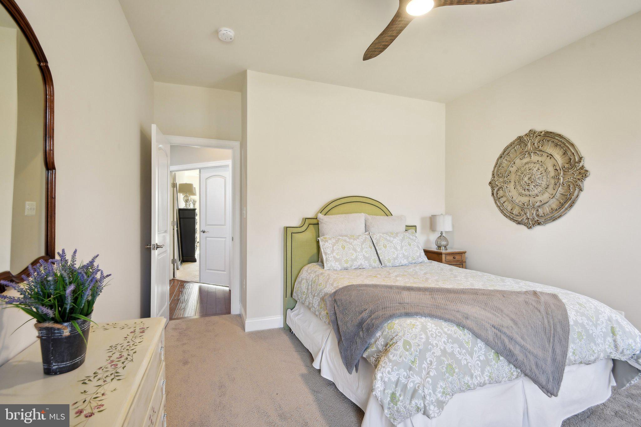 LONGVIEW CREST - Residential