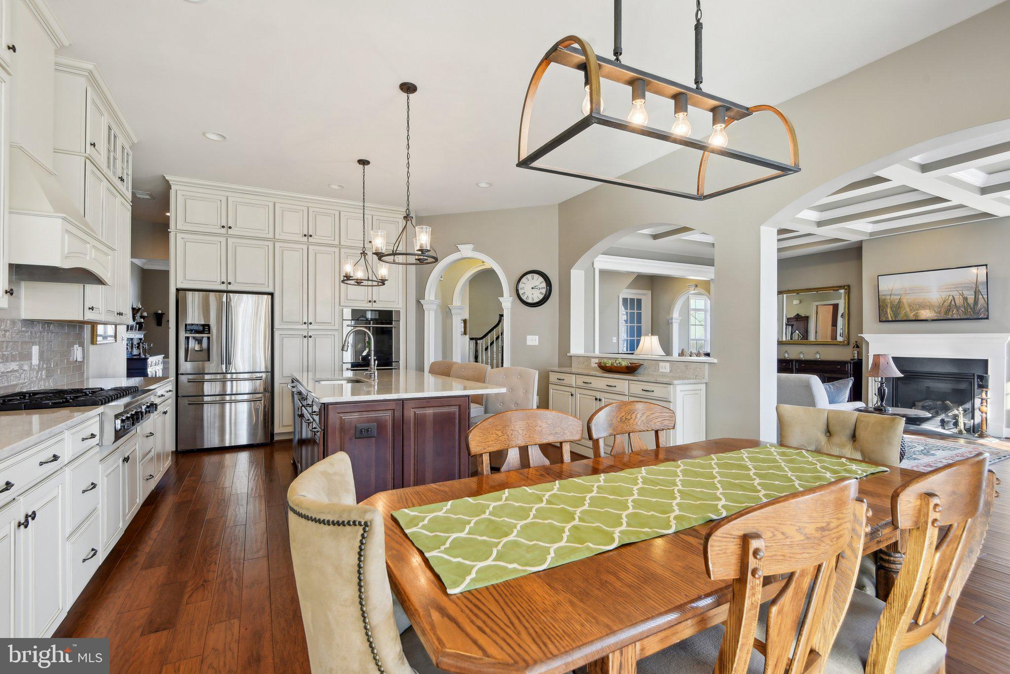 LONGVIEW CREST - Residential