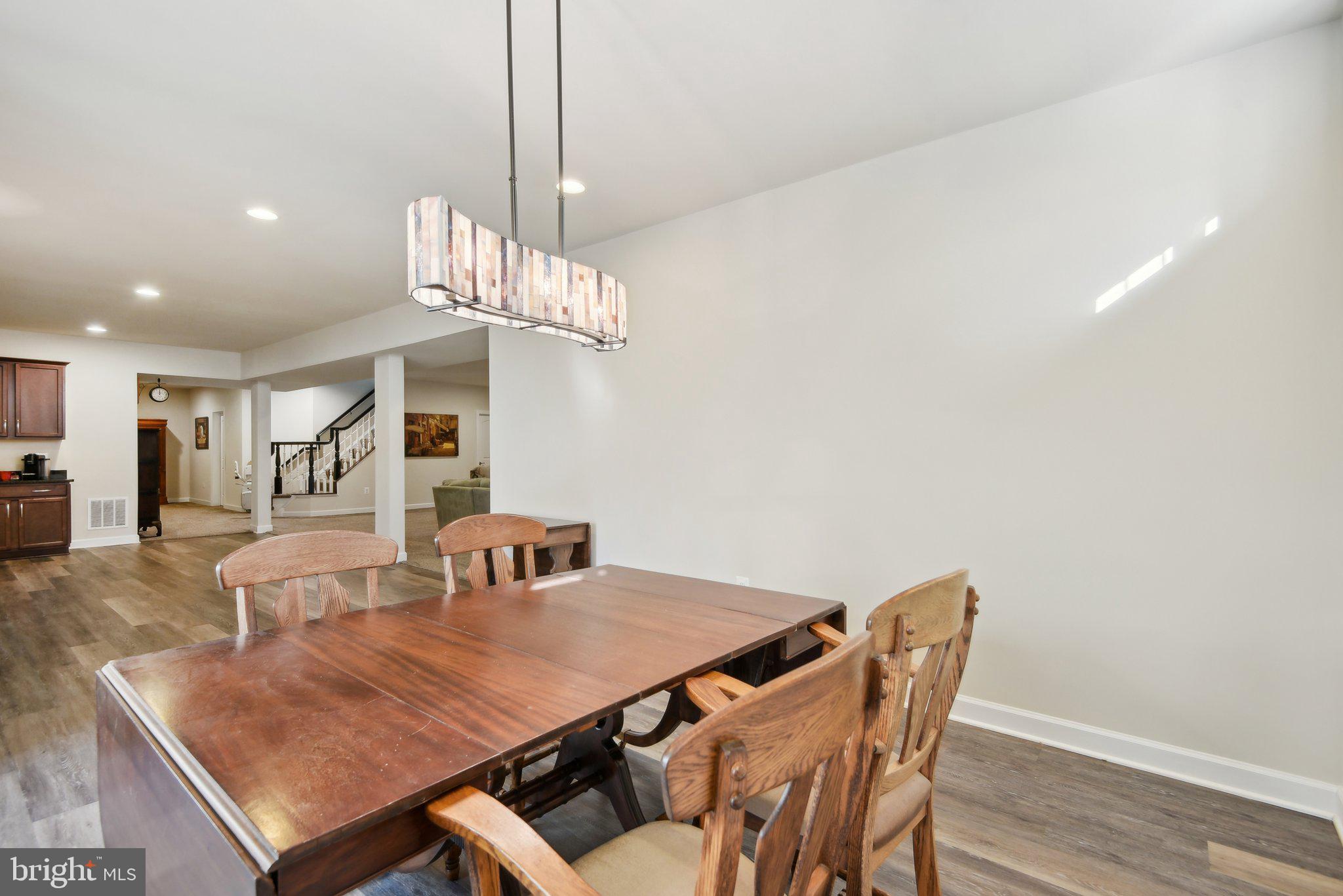 LONGVIEW CREST - Residential