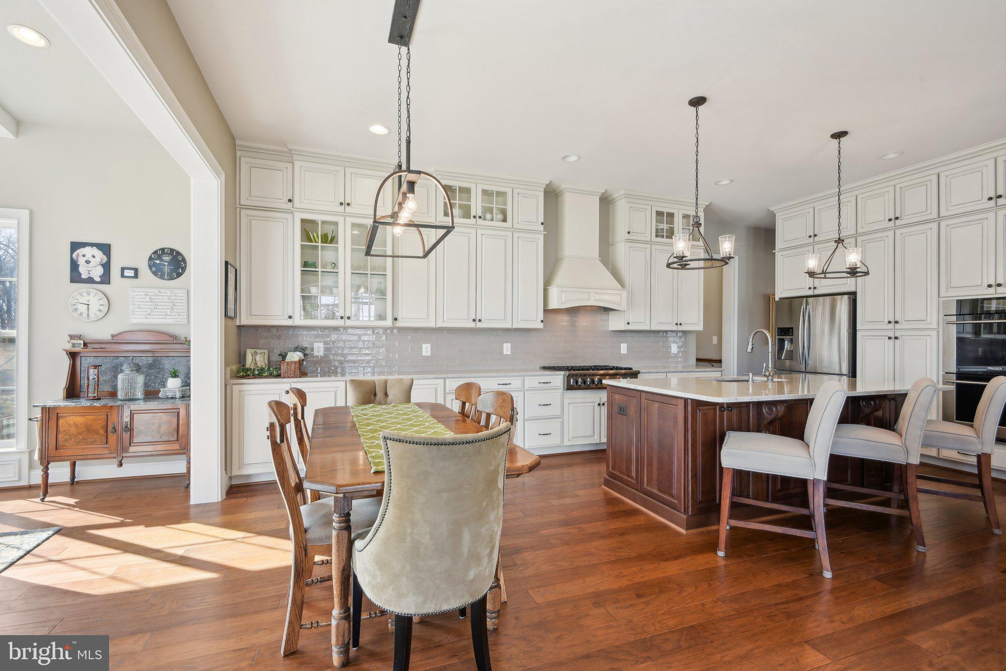 LONGVIEW CREST - Residential