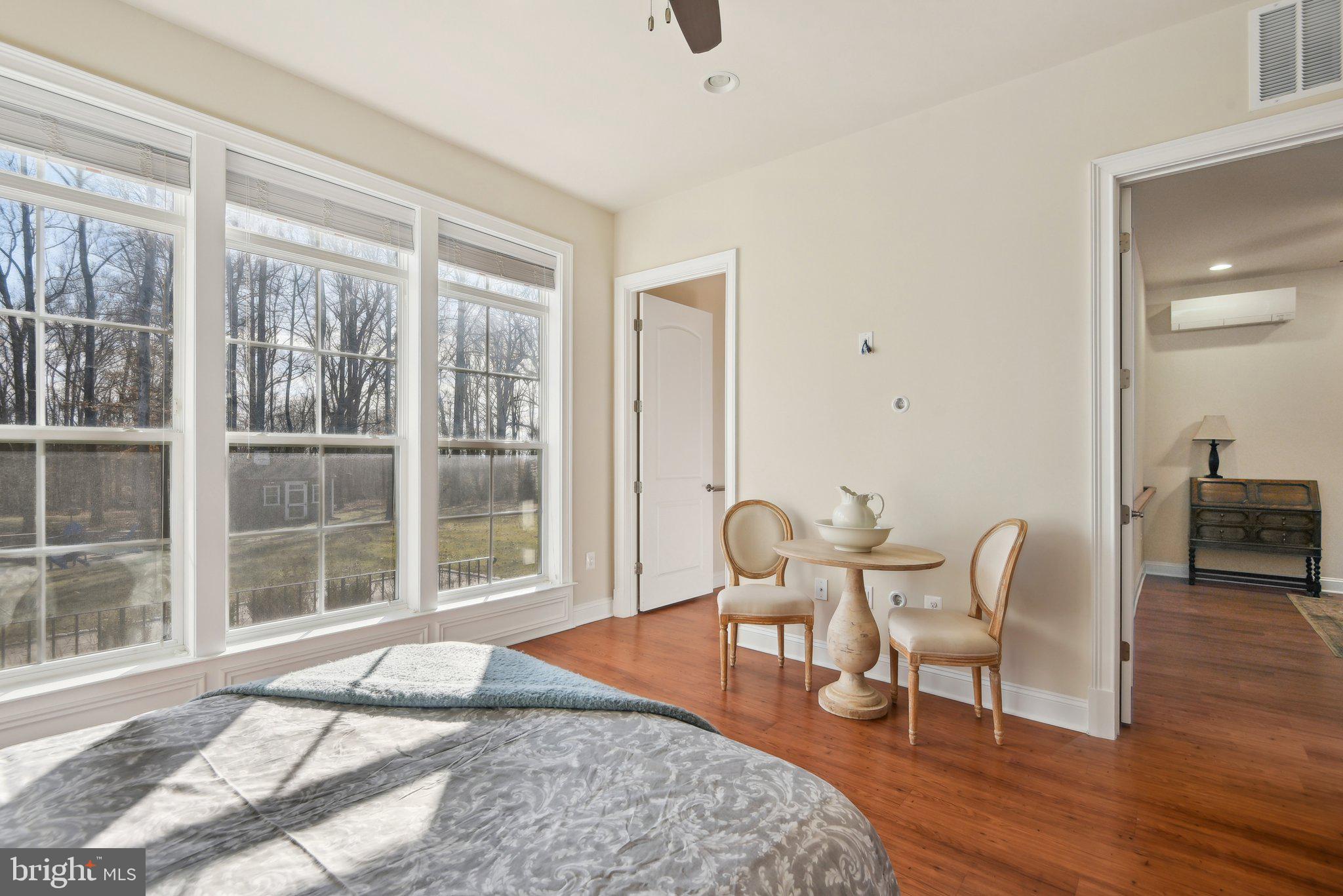 LONGVIEW CREST - Residential