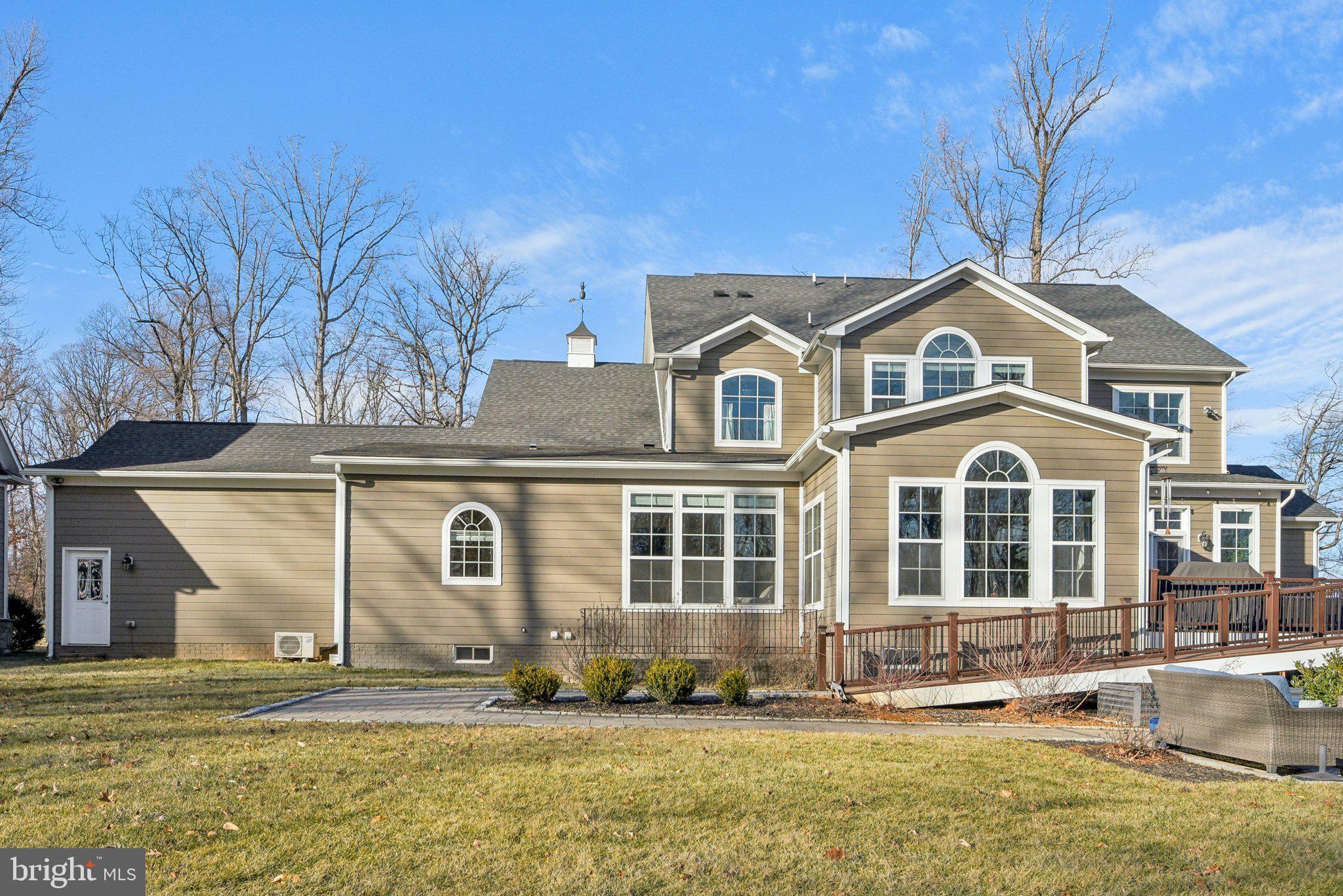 LONGVIEW CREST - Residential