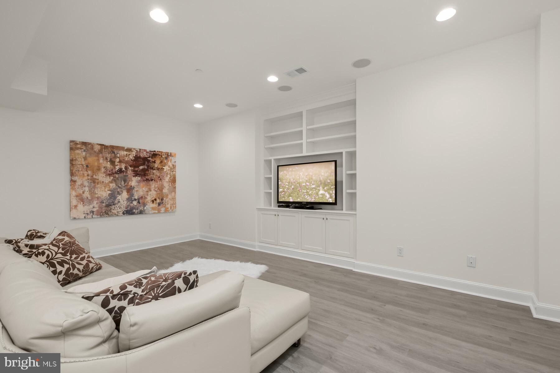 CHEVY CHASE TERRACE - Residential