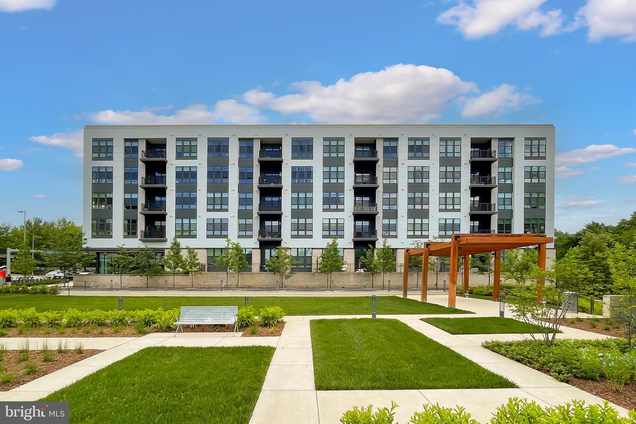 1761 OLD MEADOW ROAD 121