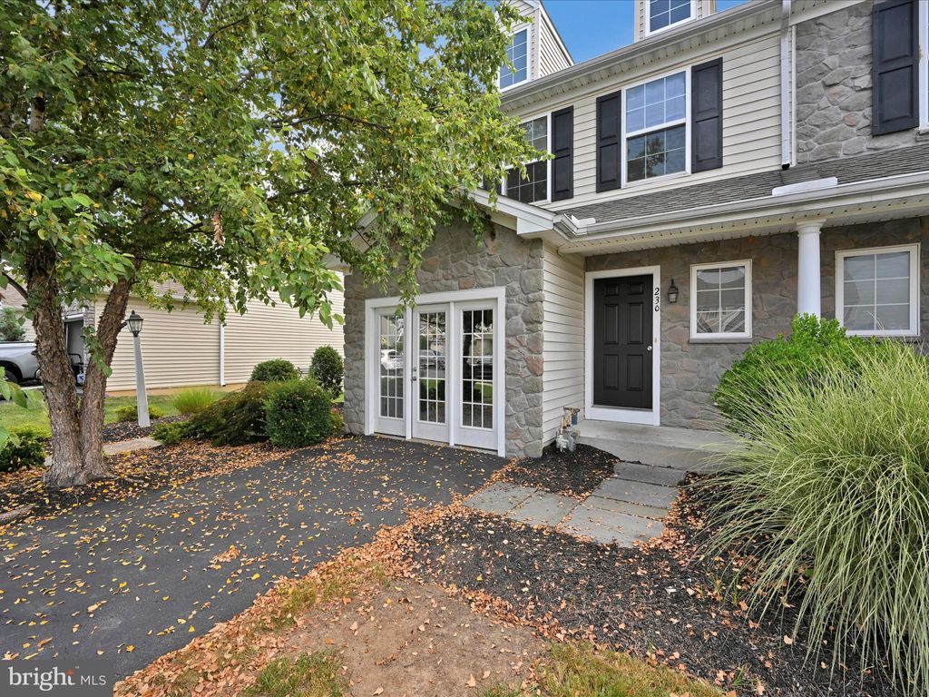 Photo of 230 Lakeside Crossing, MOUNT JOY, PA 17552 (MLS # PALA2074412)