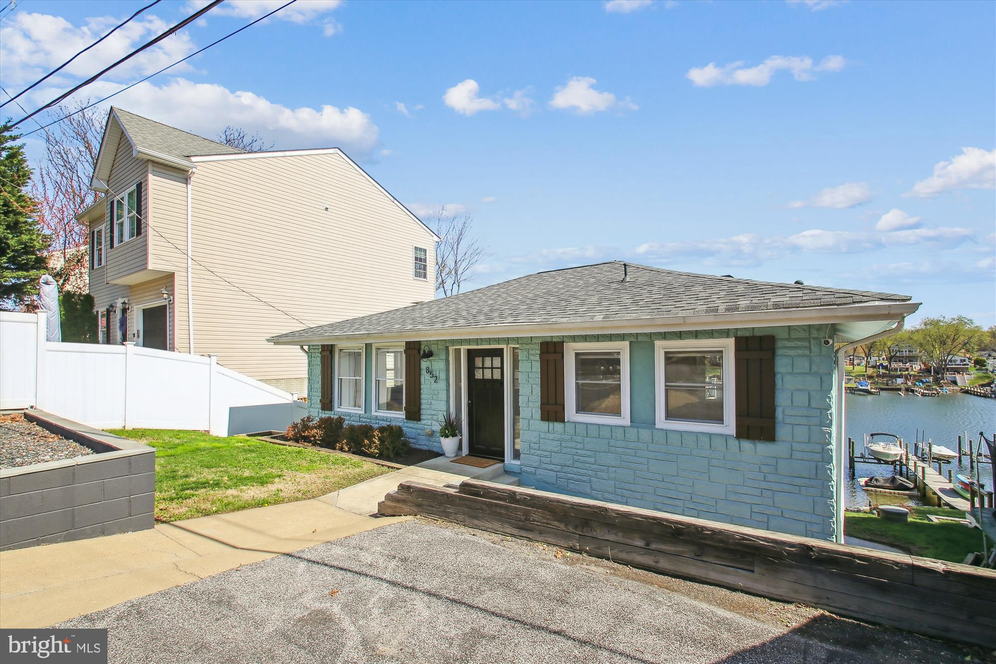 852 N SHORE DRIVE