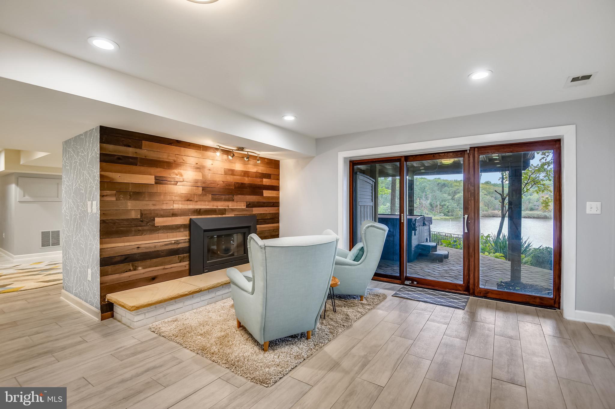 HOLLY HILL HARBOR - Residential